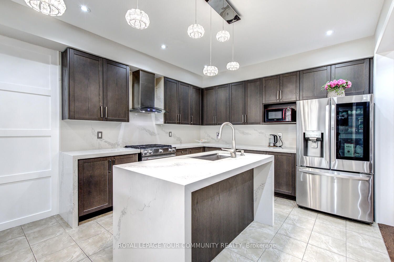 14 Beaconsfield Dr