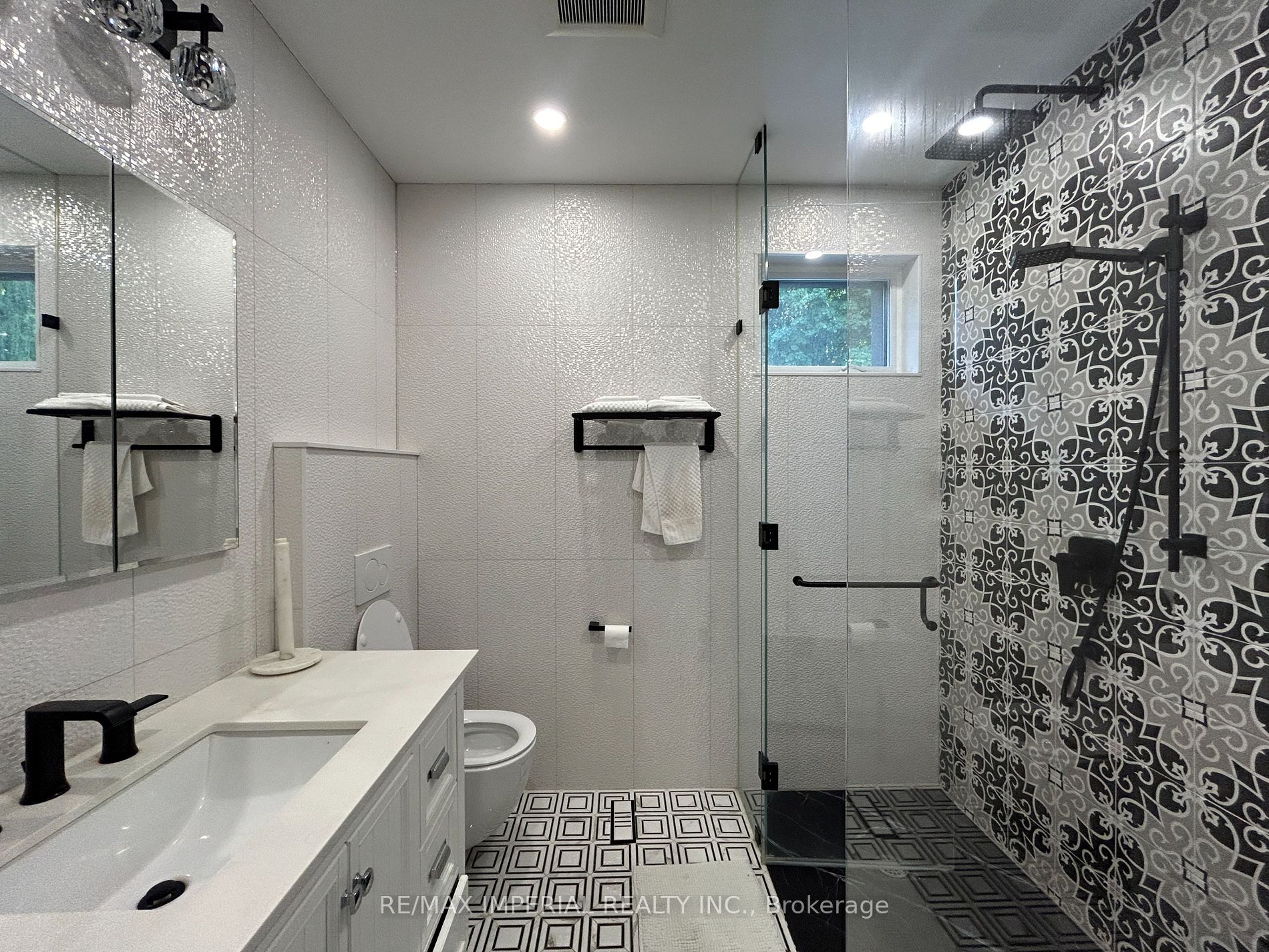 111 Evahill Cres