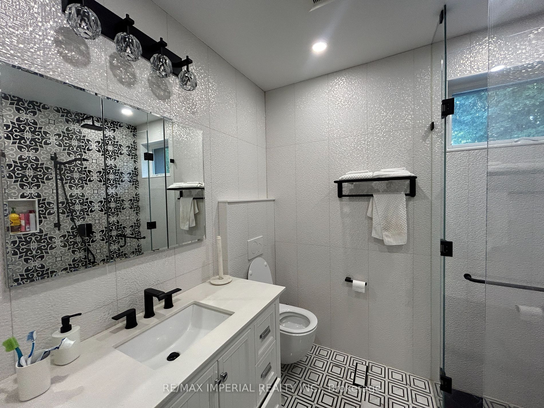 111 Evahill Cres