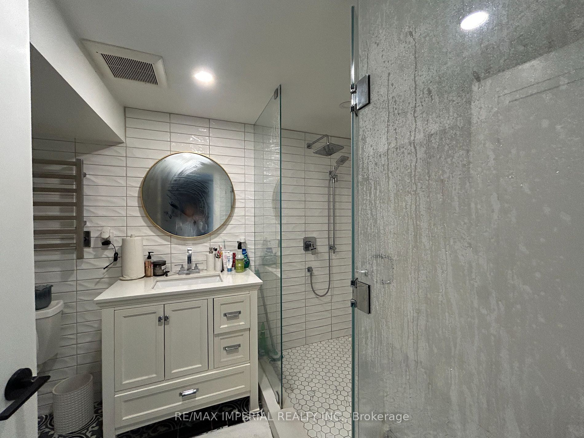 111 Evahill Cres