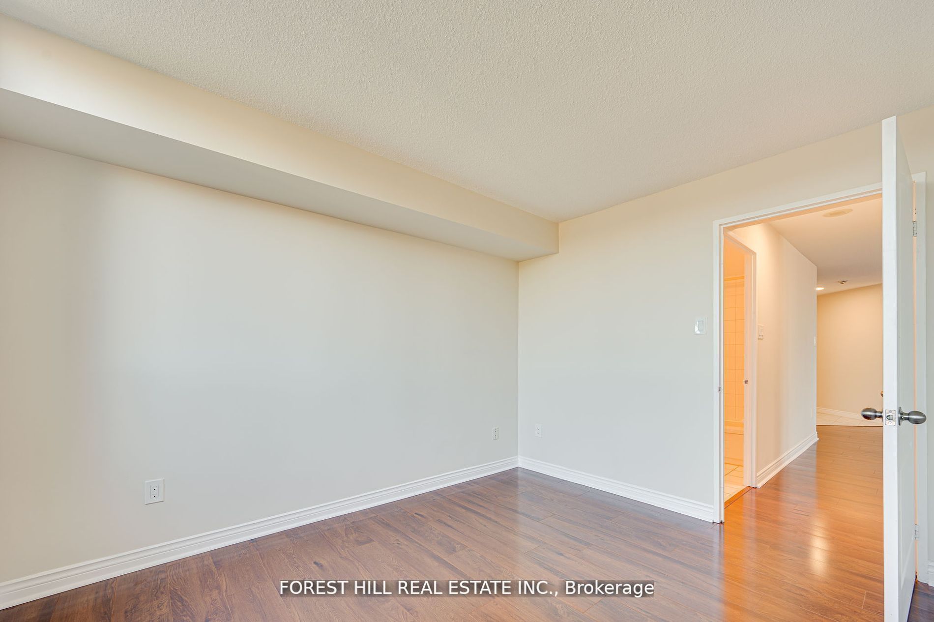 7 Townsgate Dr, #304