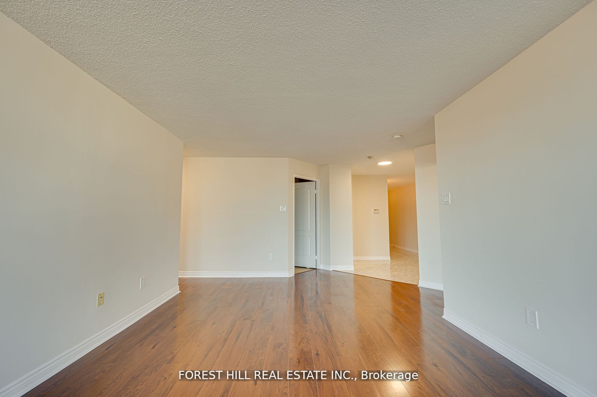 7 Townsgate Dr, #304