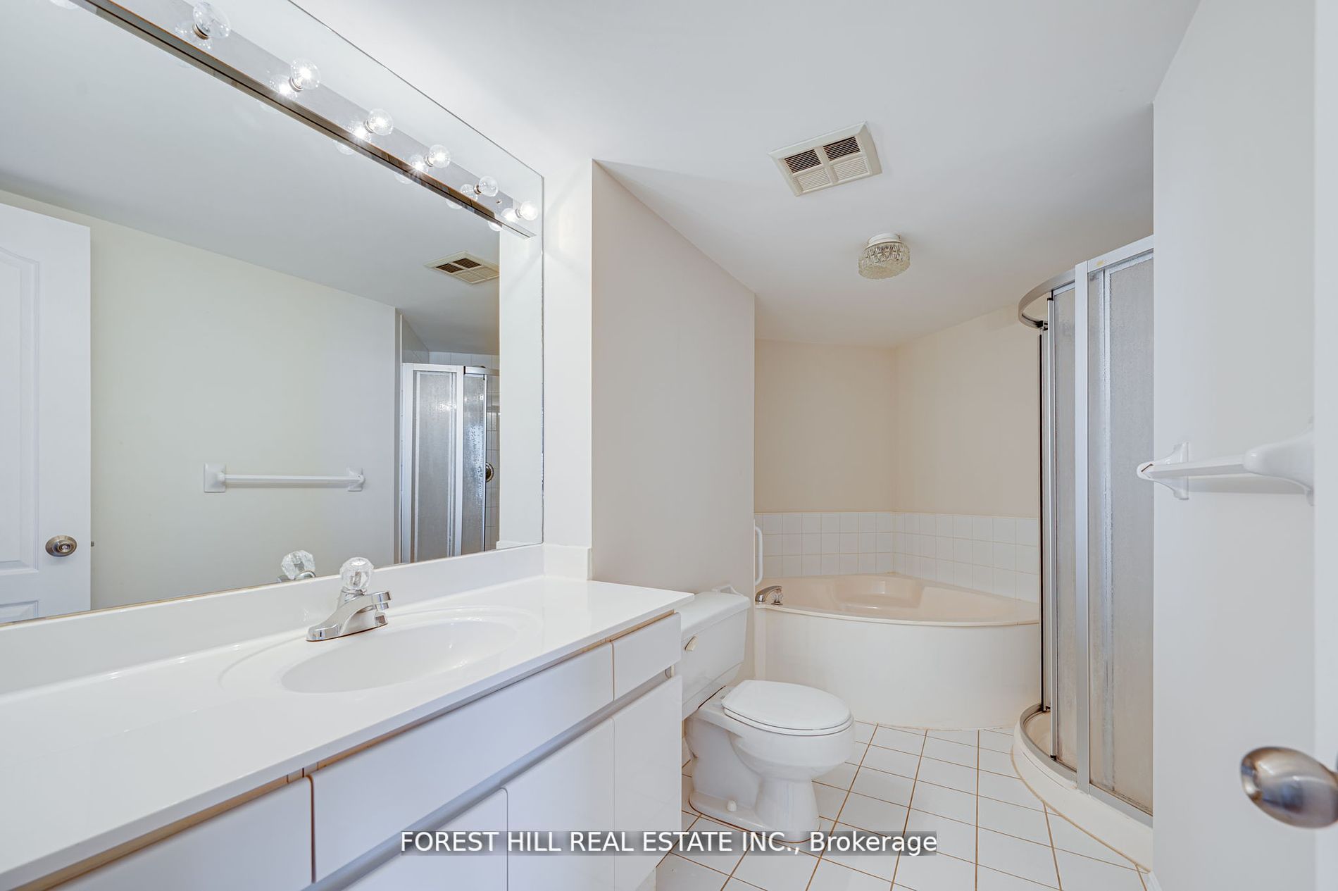 7 Townsgate Dr, #304