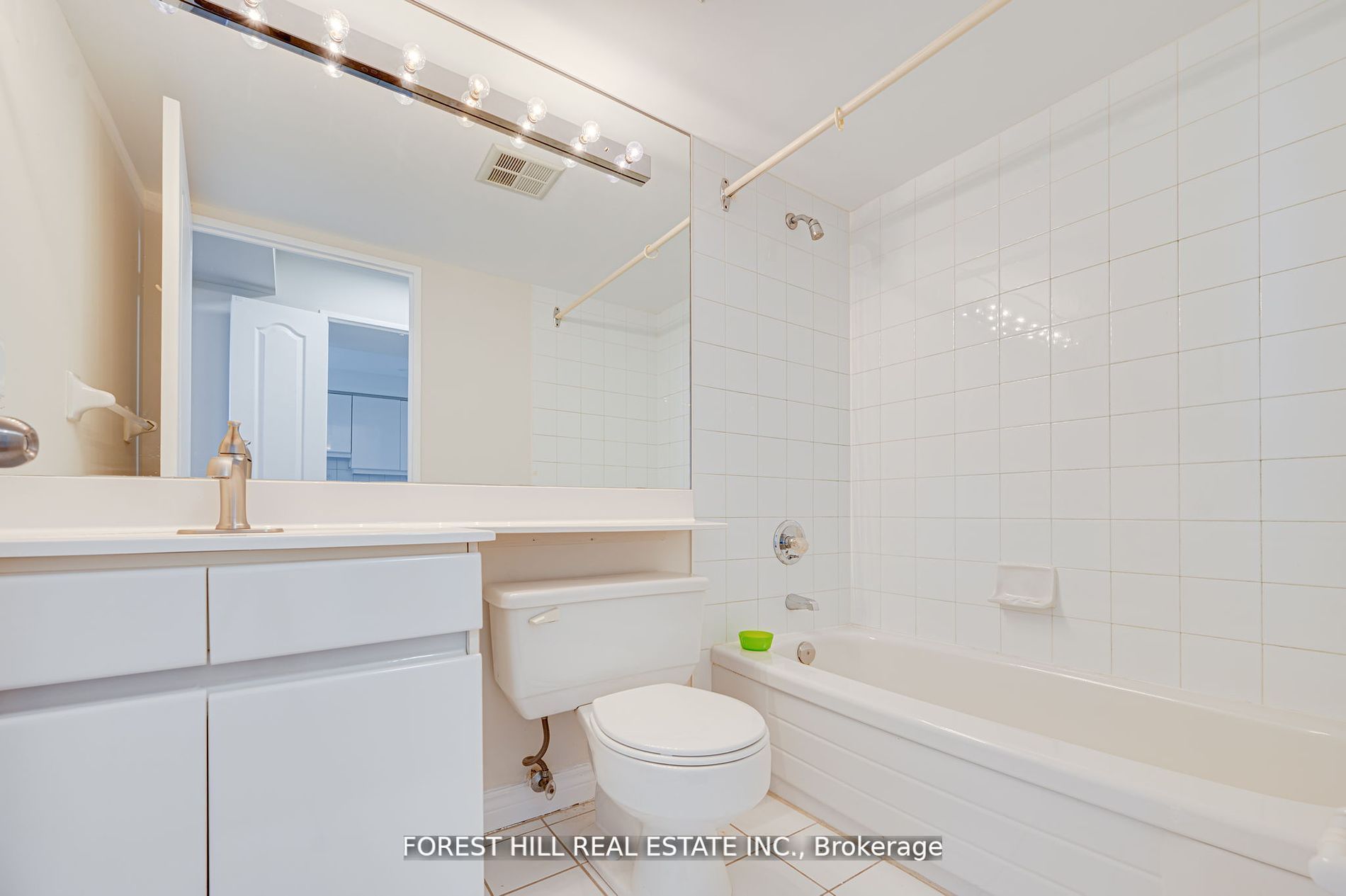 7 Townsgate Dr, #304