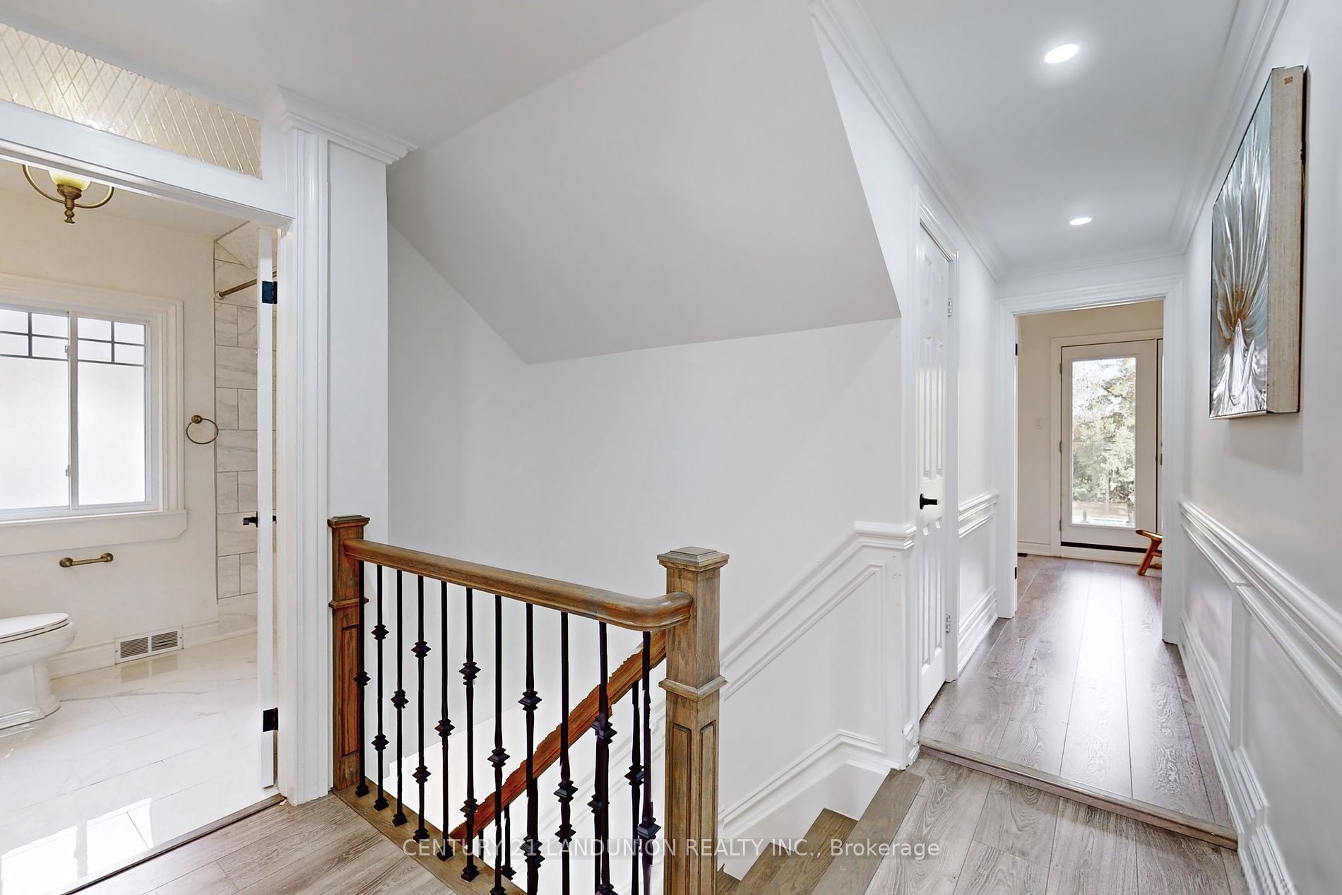 15 Victoria St