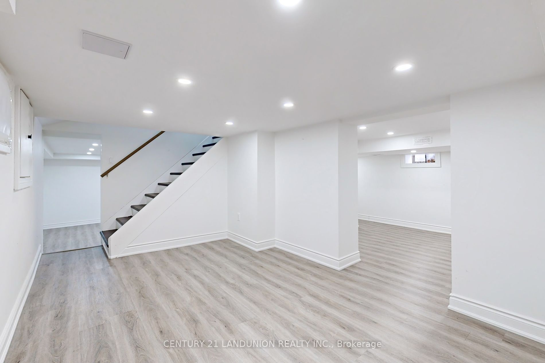 15 Victoria St