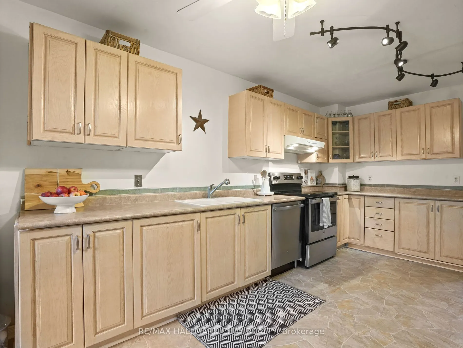 61 Green Briar Rd, #28