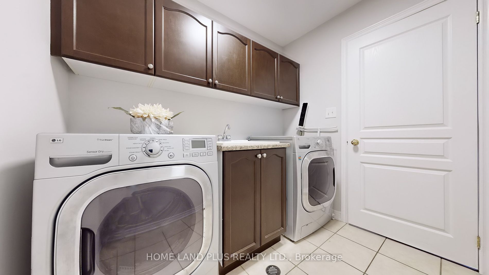 232 Shale Cres