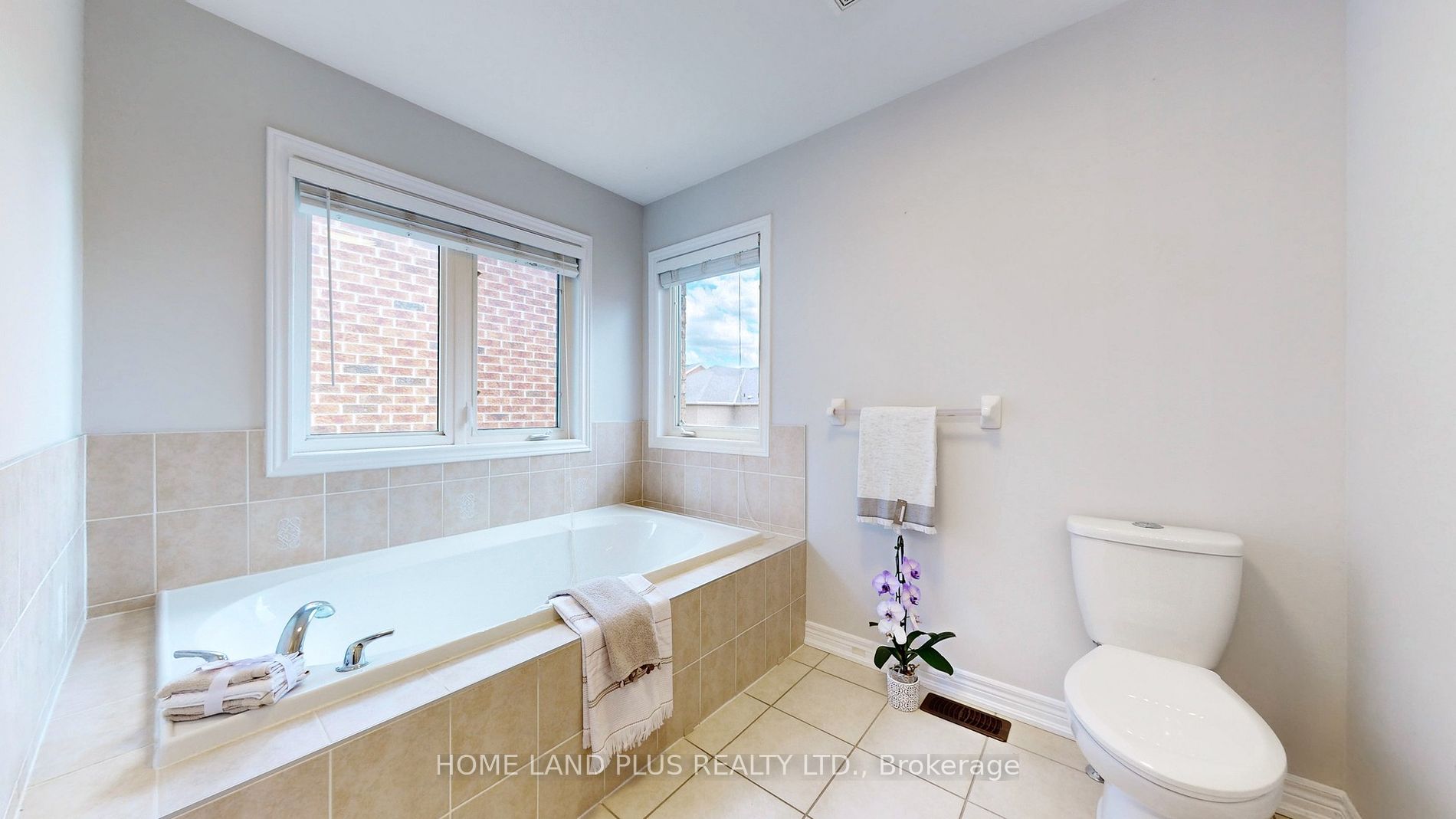 232 Shale Cres