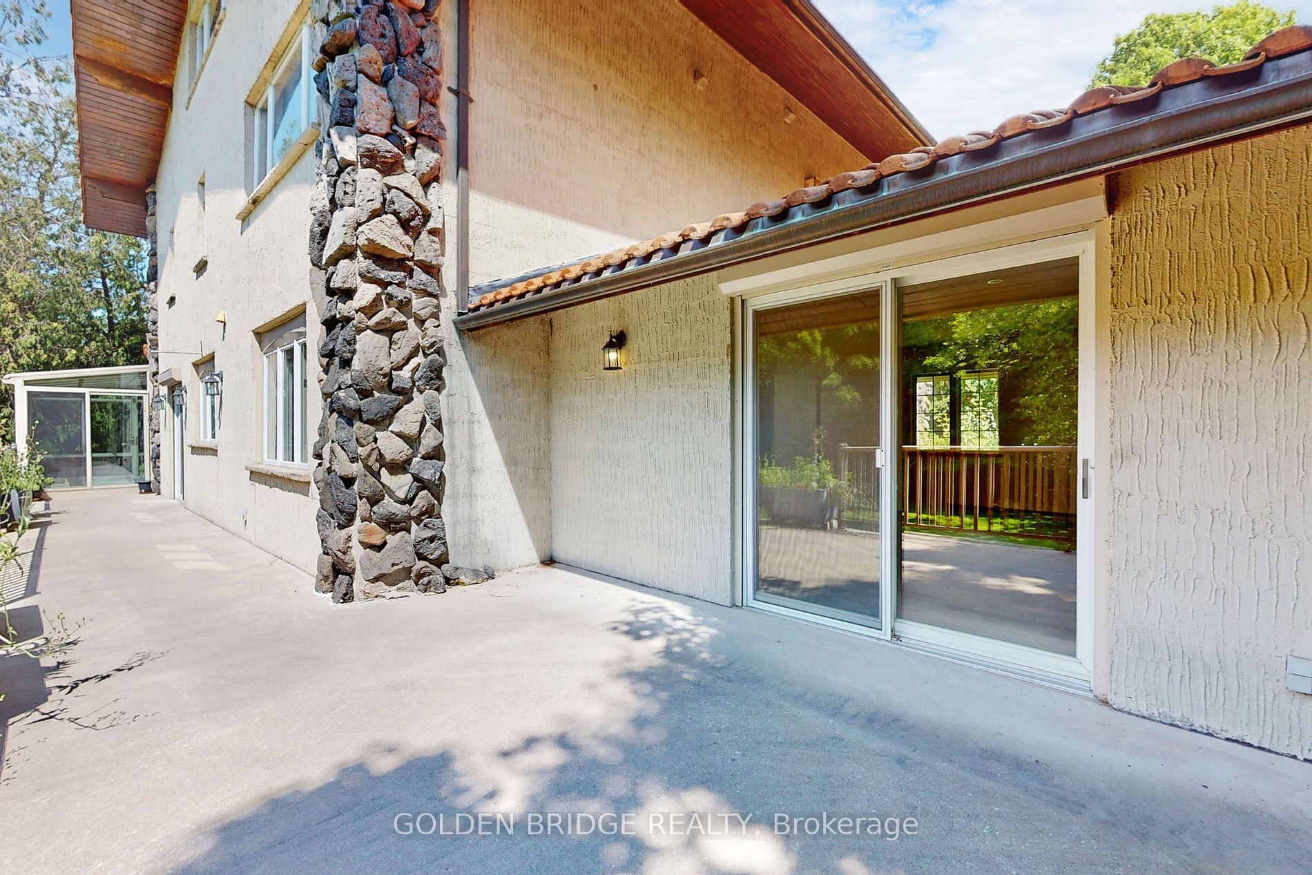 17 Glenbourne Park Dr