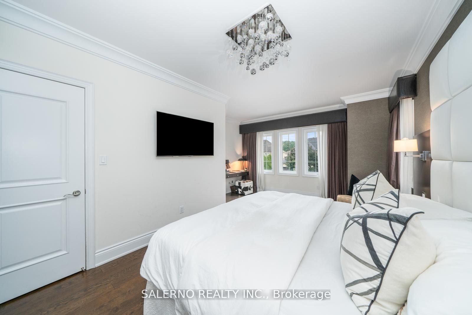 211 Grand Vellore Cres, #Upper
