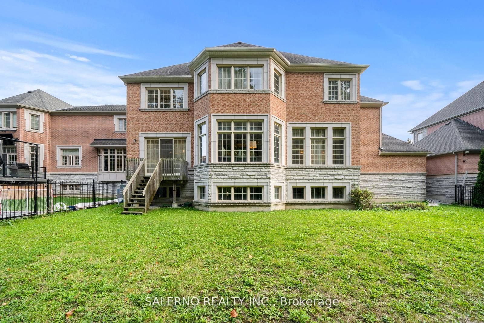 211 Grand Vellore Cres, #Upper