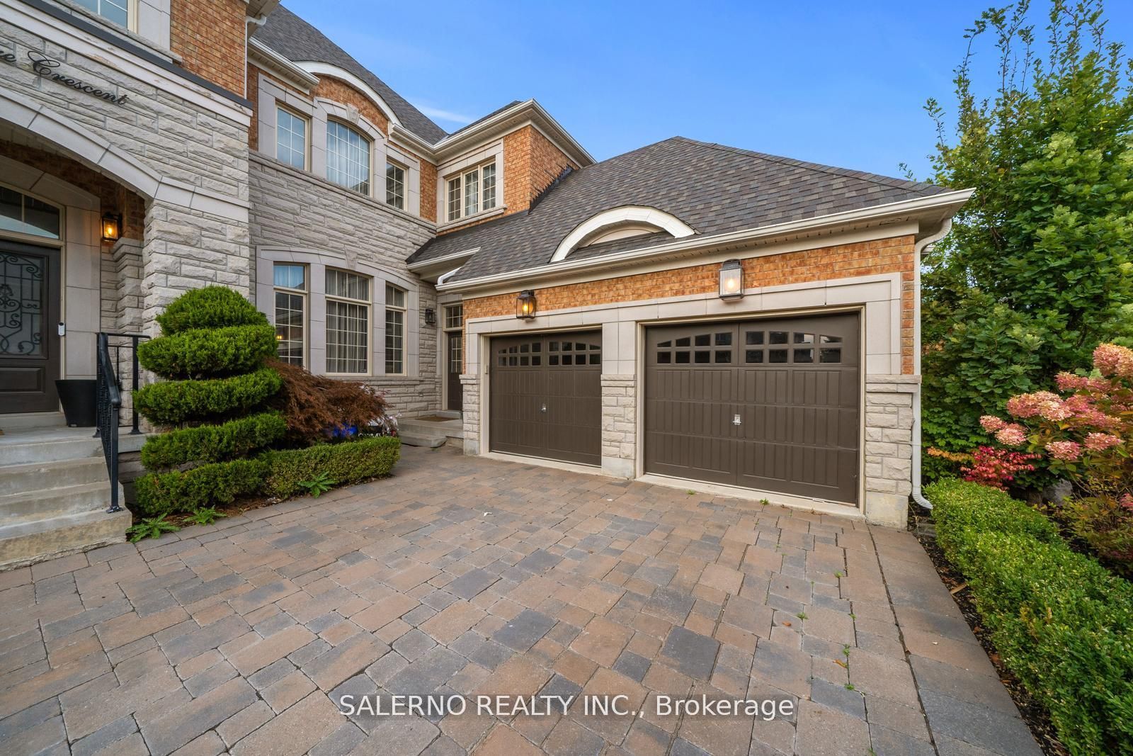 211 Grand Vellore Cres, #Upper