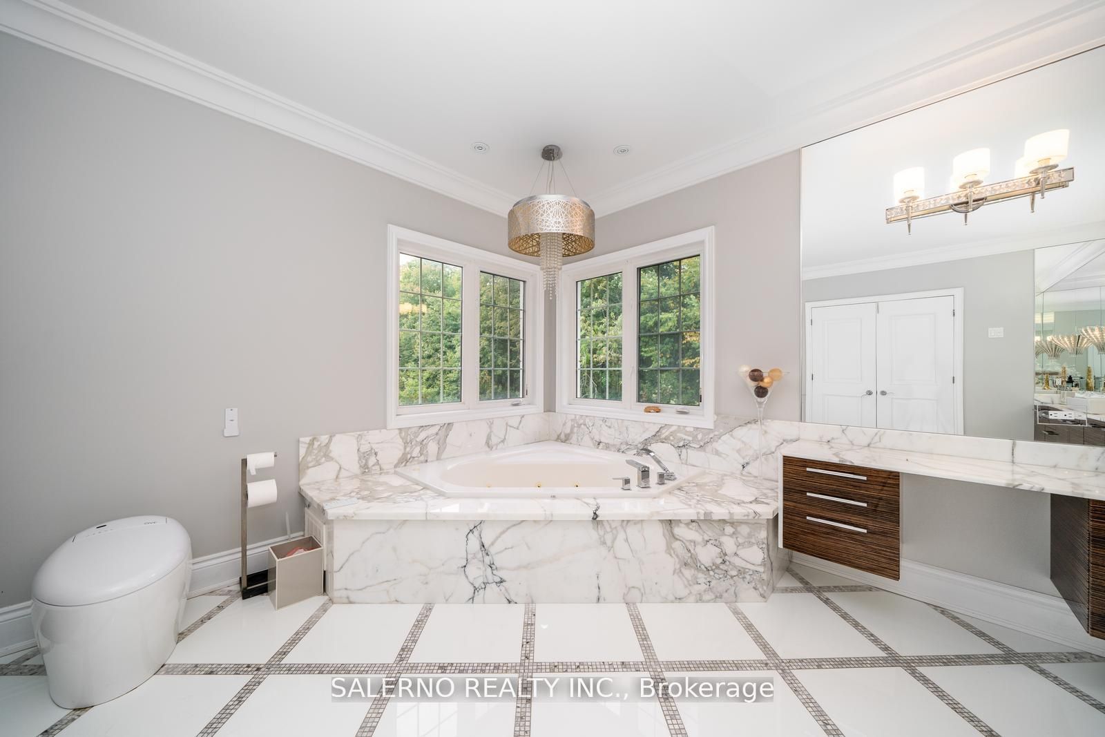 211 Grand Vellore Cres, #Upper