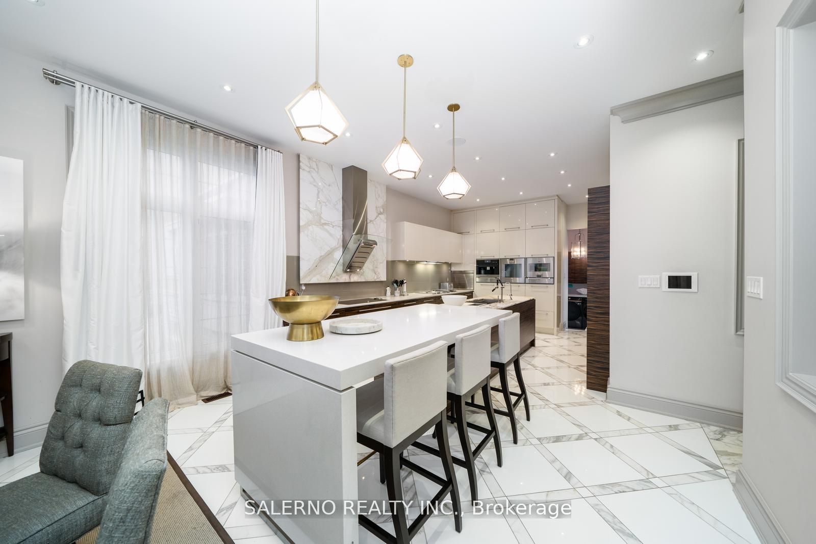 211 Grand Vellore Cres, #Upper