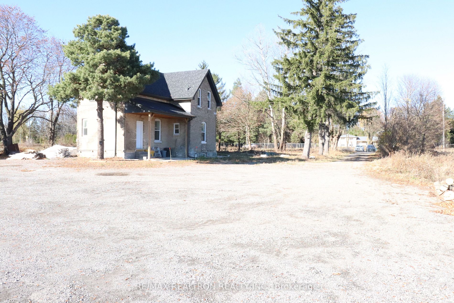 1053 15th Side Rd