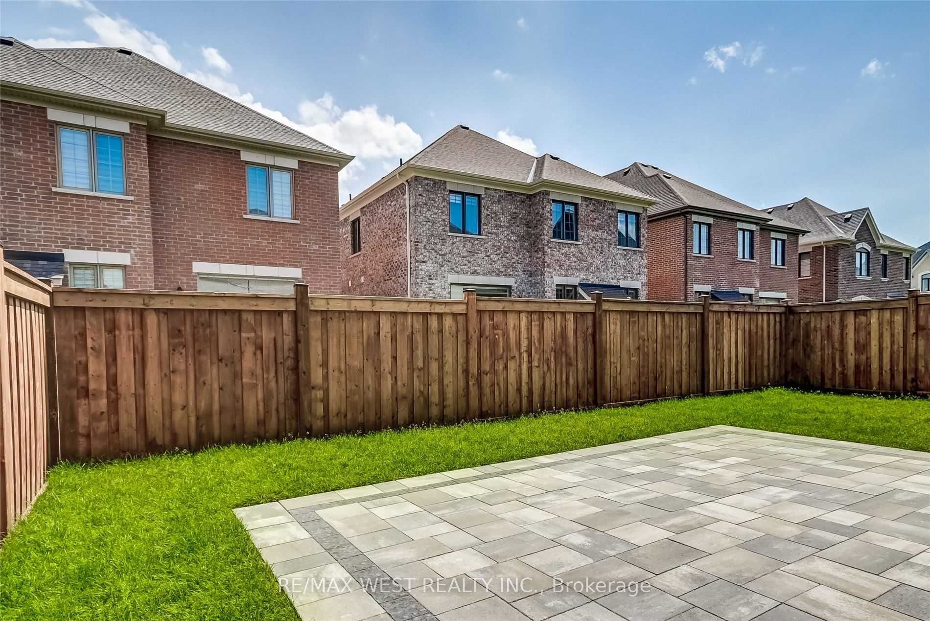37 Chorus Cres