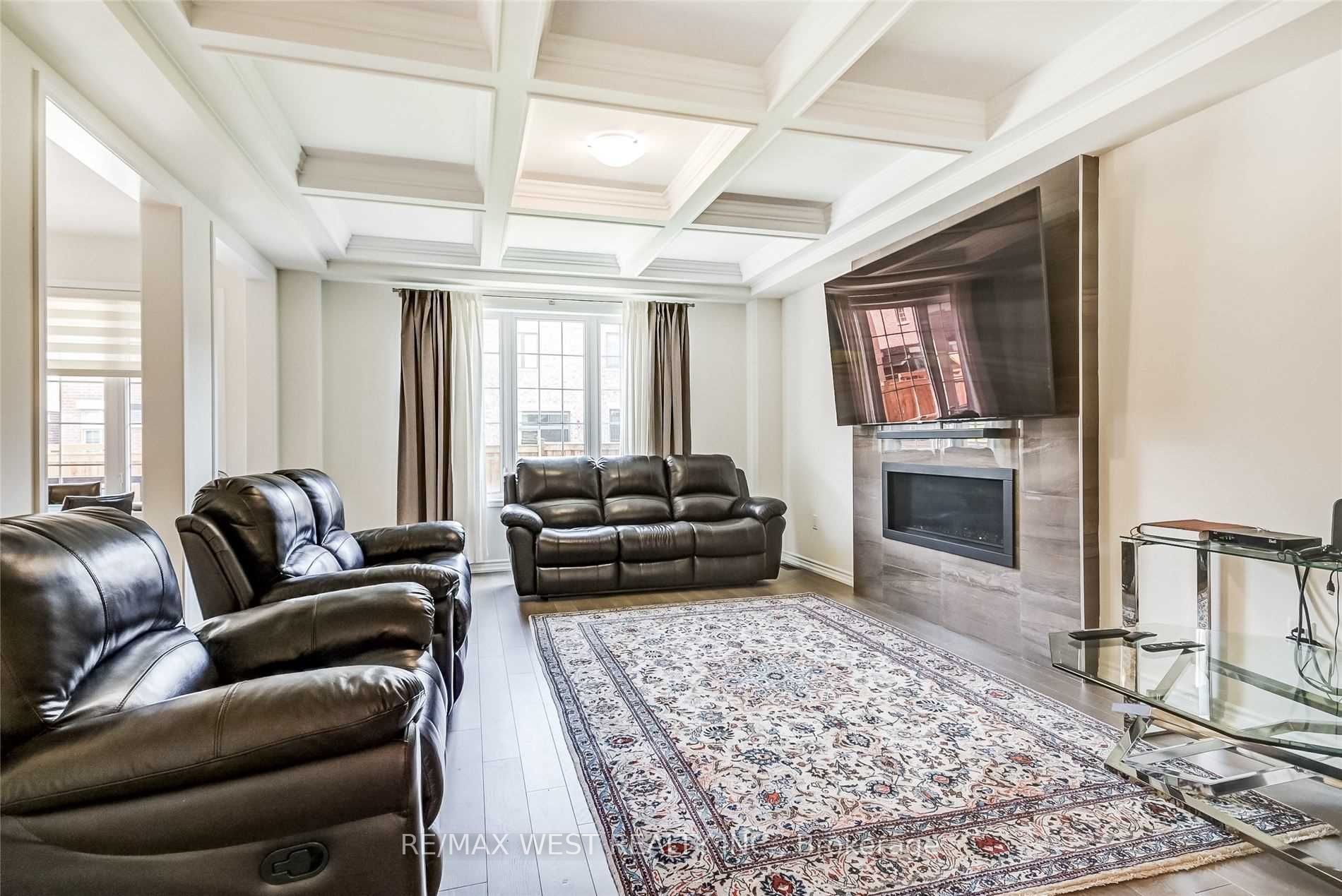 37 Chorus Cres