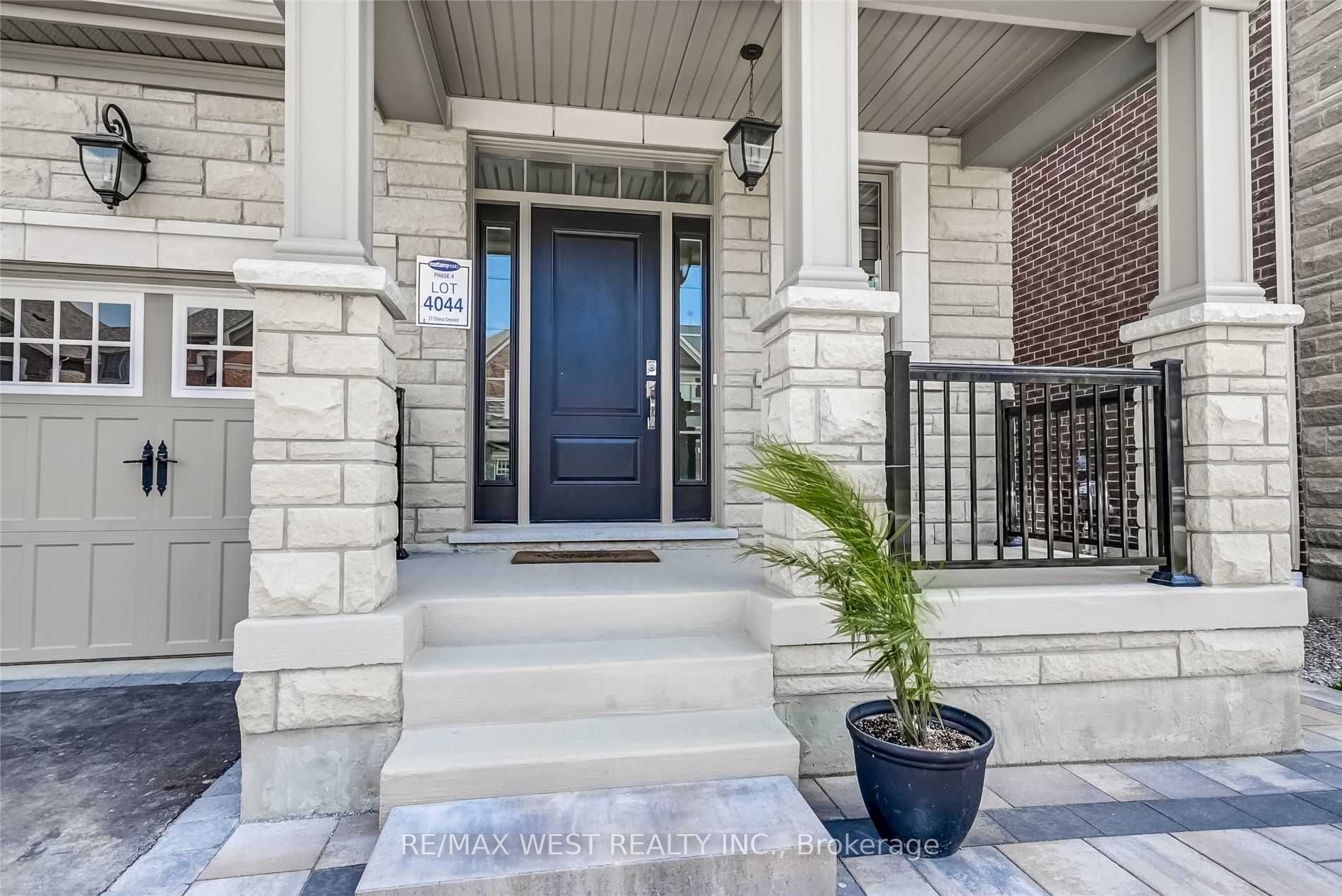 37 Chorus Cres