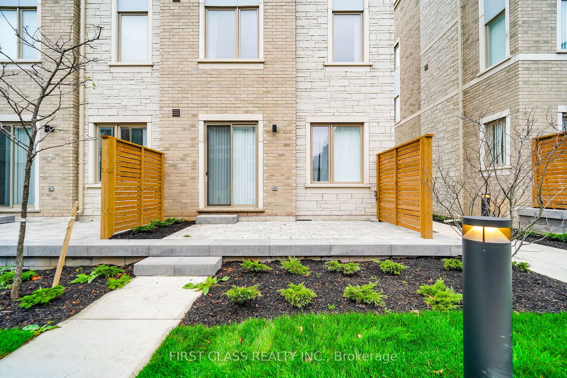 27 Mable Smith Way, #333