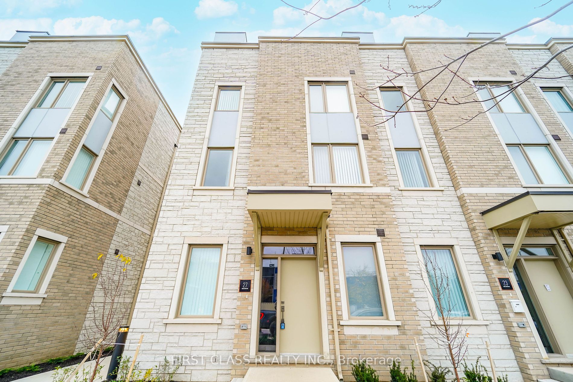 27 Mable Smith Way, #333