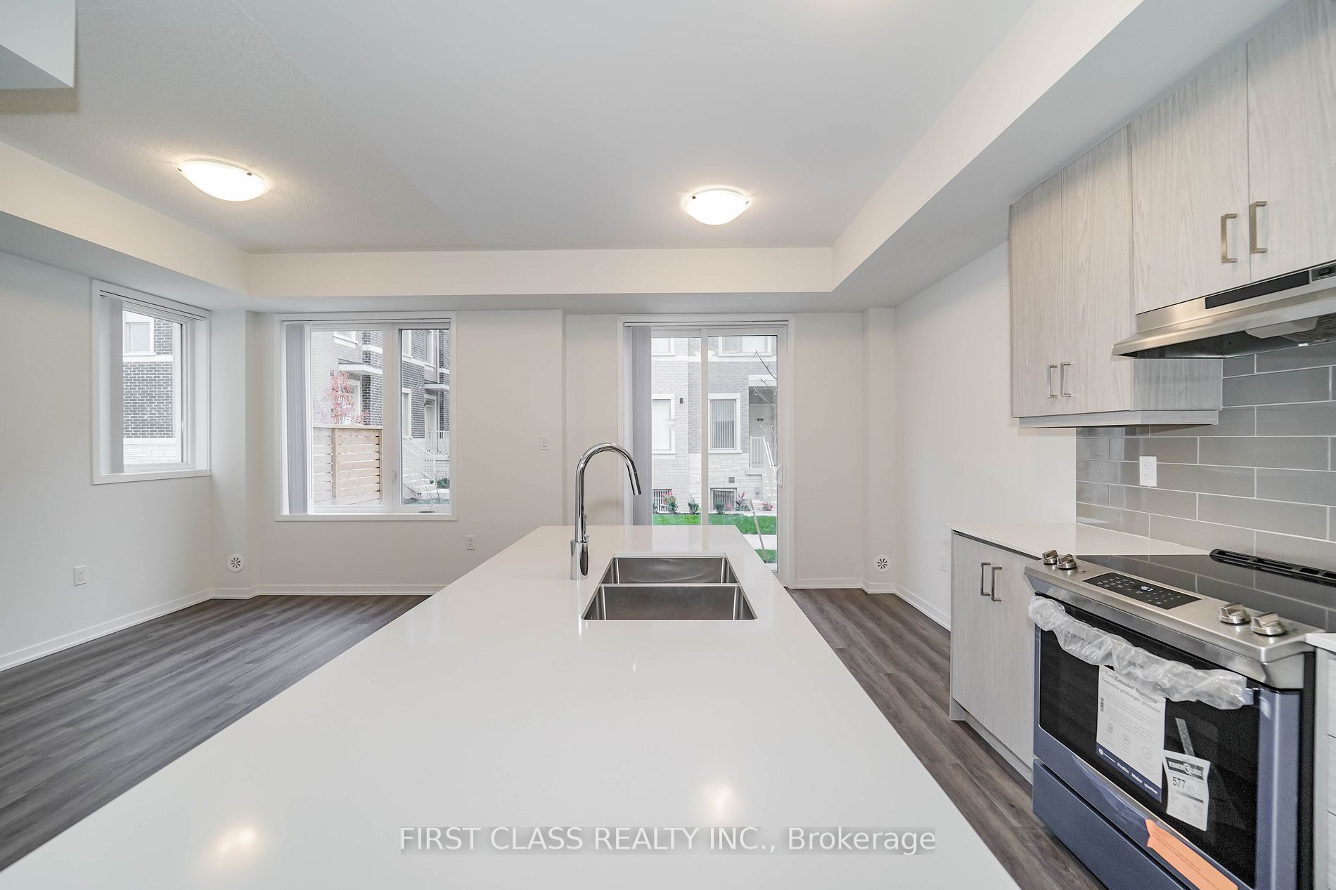 27 Mable Smith Way, #333