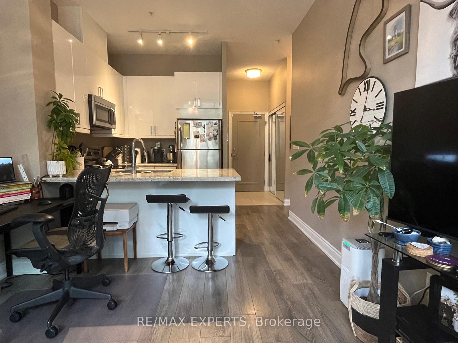 2396 Major Mackenzie Dr W, #103