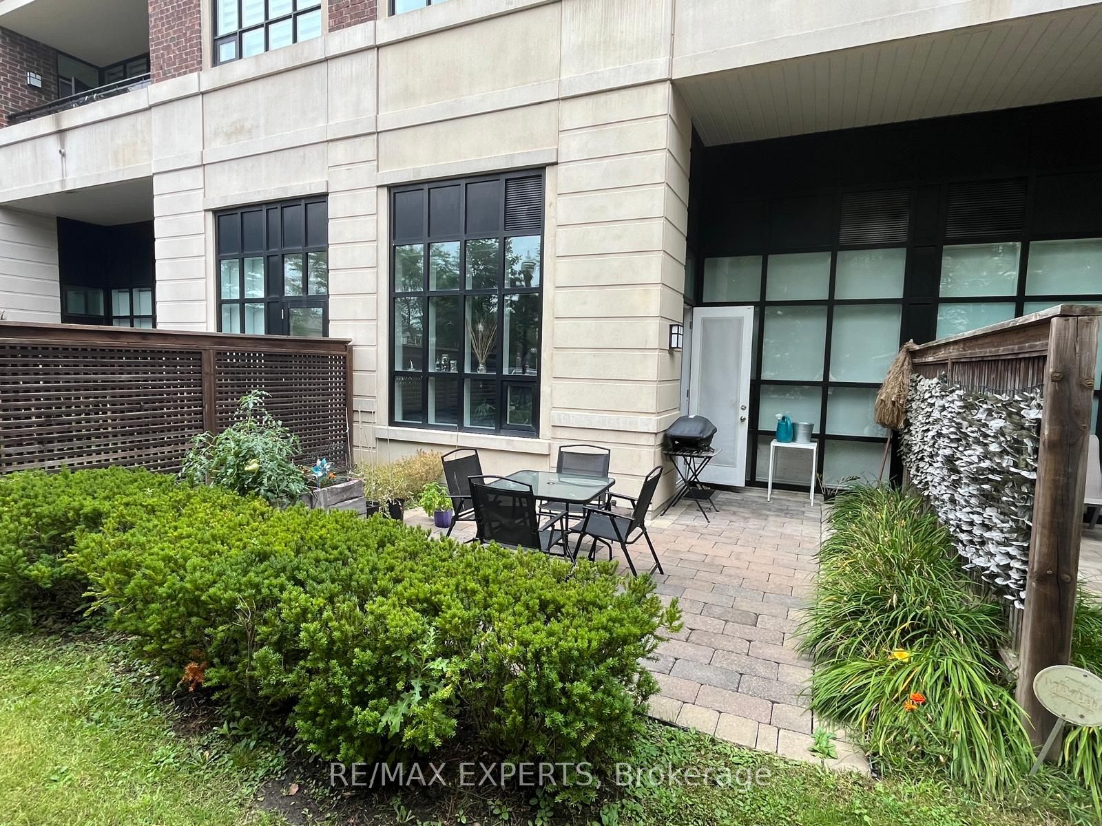 2396 Major Mackenzie Dr W, #103