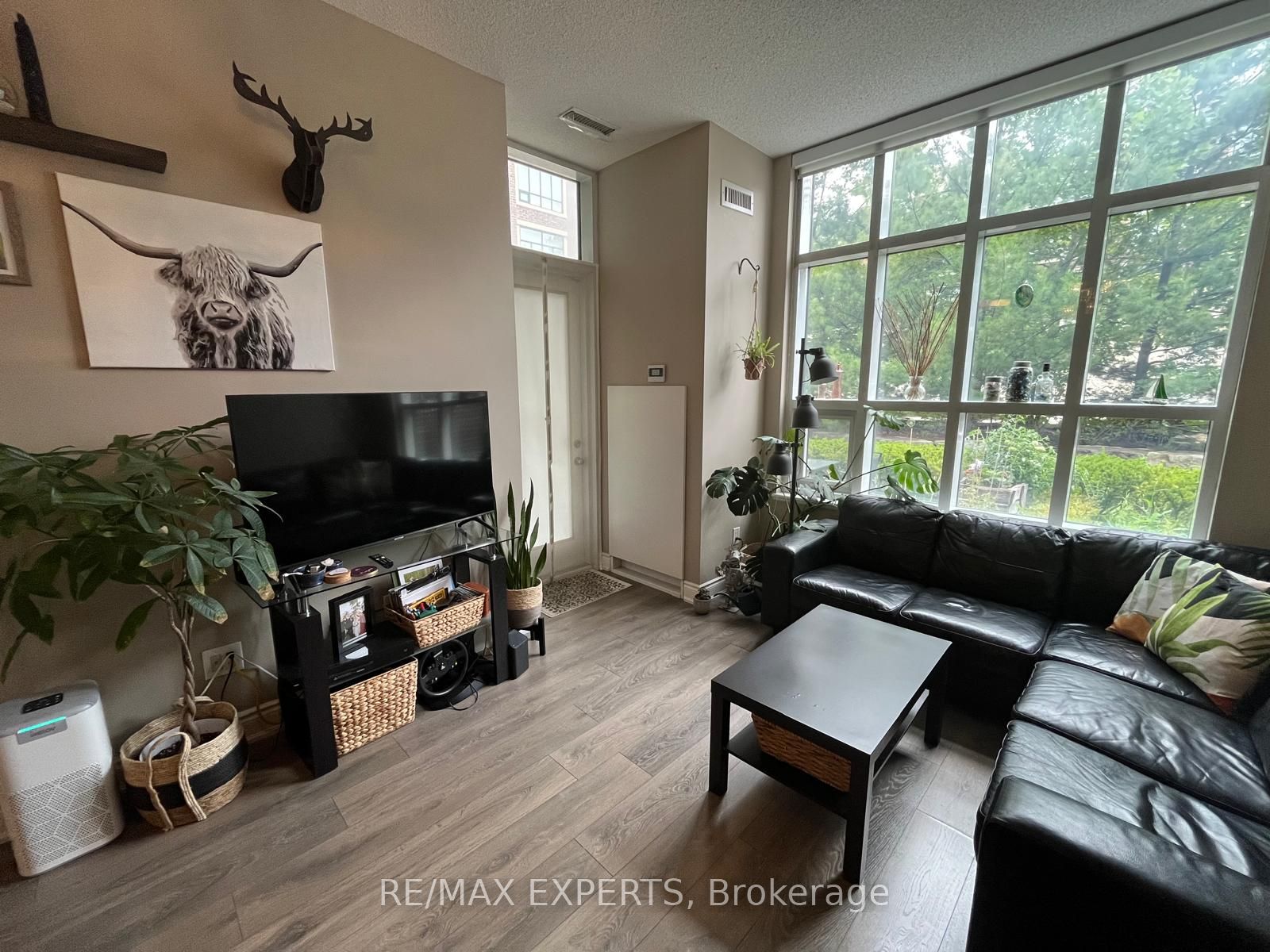 2396 Major Mackenzie Dr W, #103