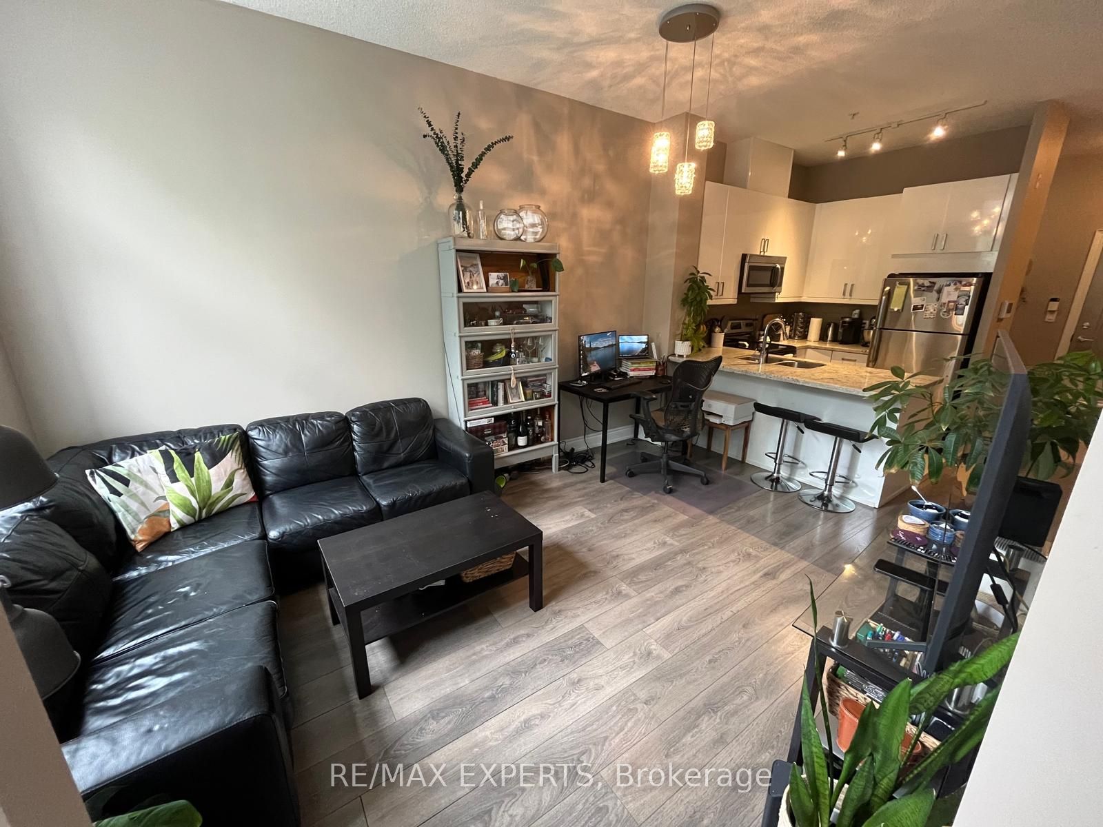 2396 Major Mackenzie Dr W, #103
