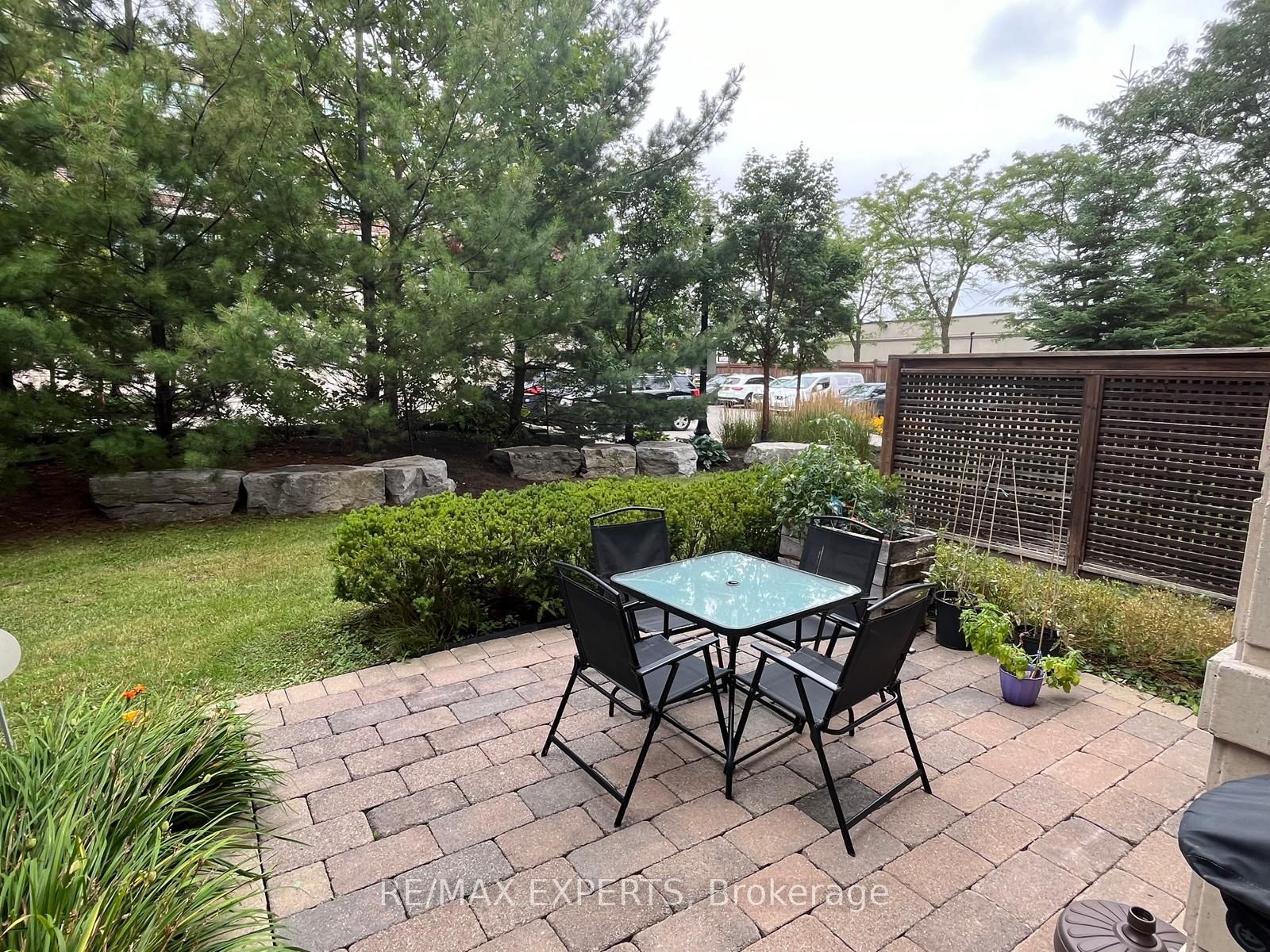 2396 Major Mackenzie Dr W, #103
