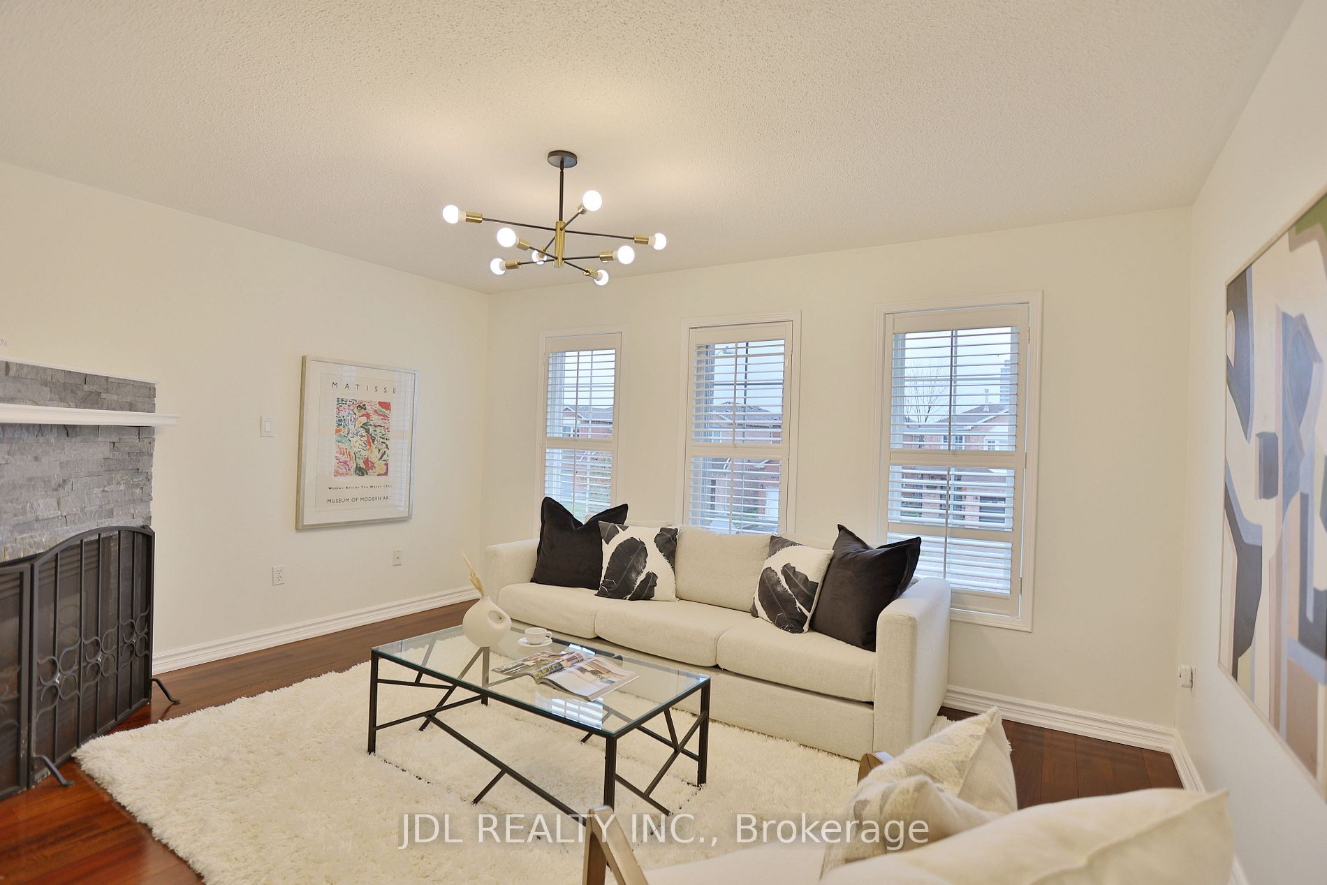 135 Stonebriar Dr