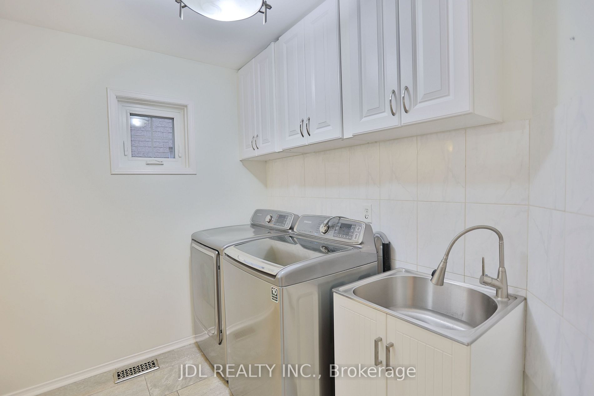 135 Stonebriar Dr