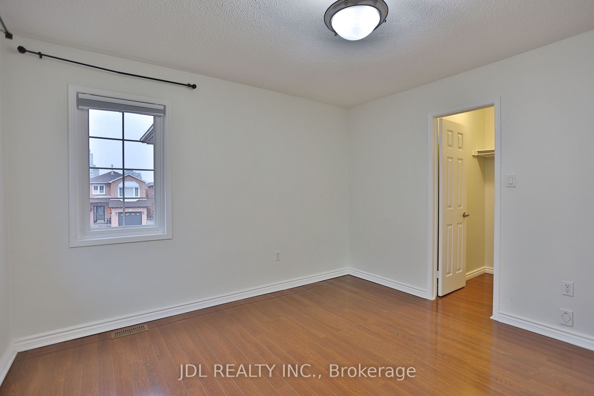 135 Stonebriar Dr