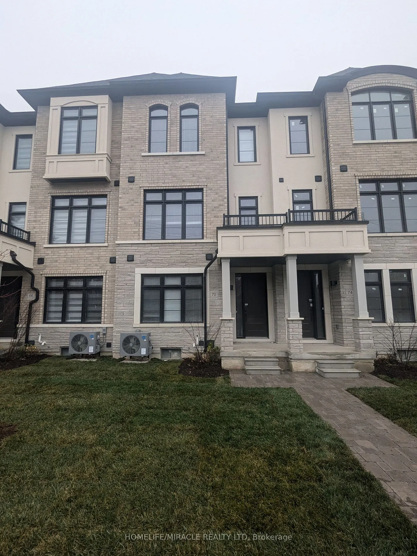 70 De La Roche Dr