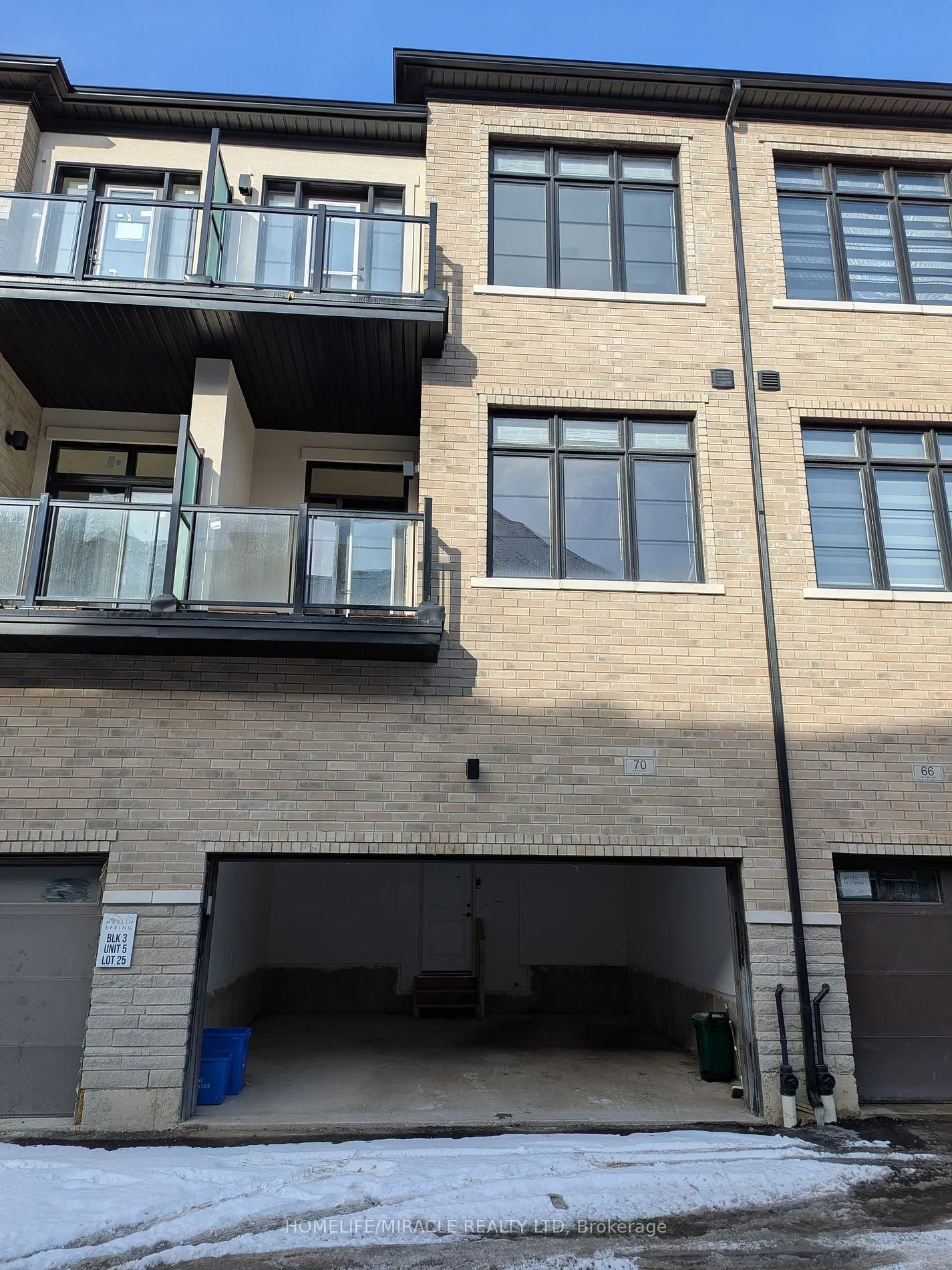 70 De La Roche Dr