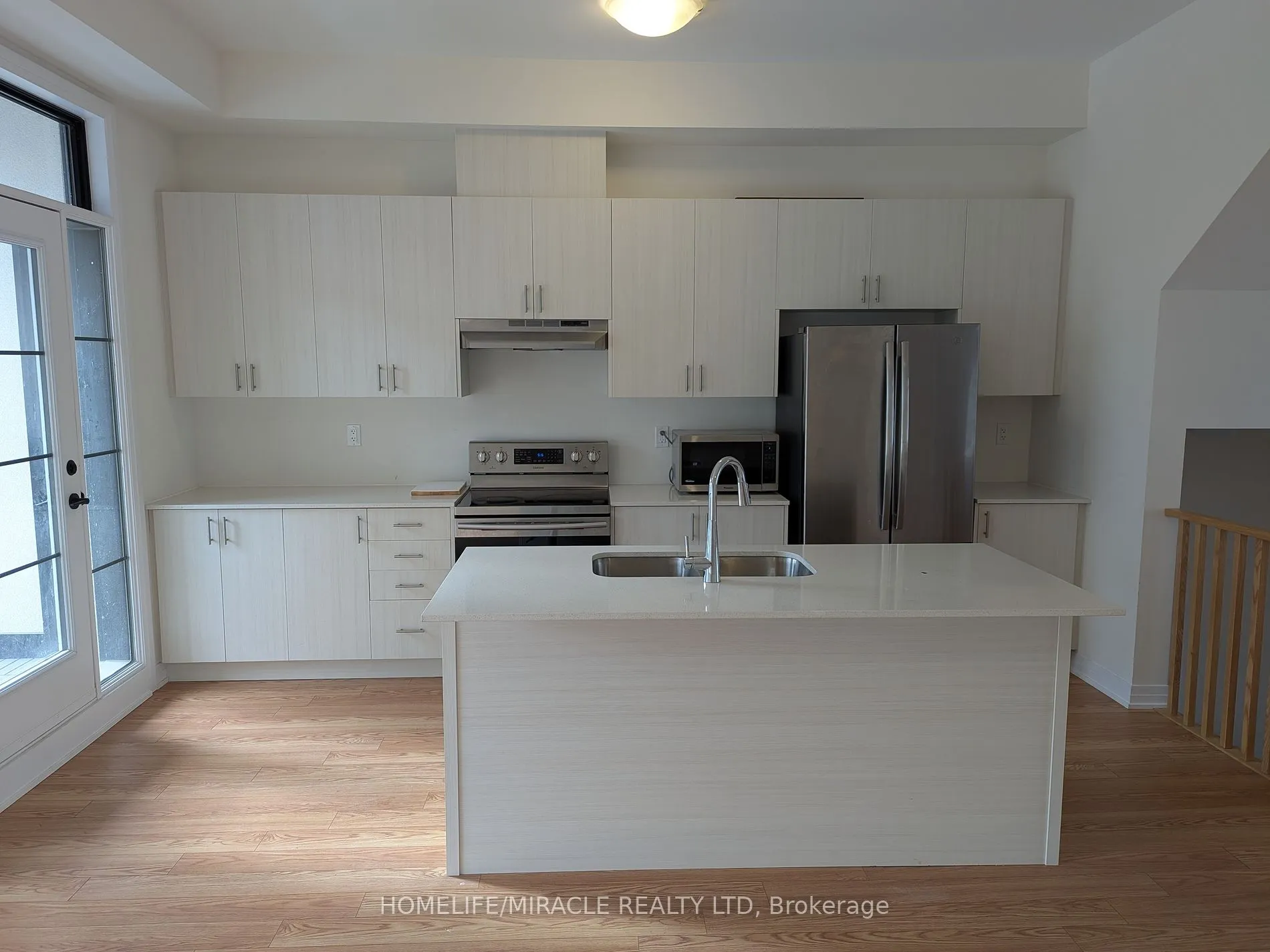 70 De La Roche Dr