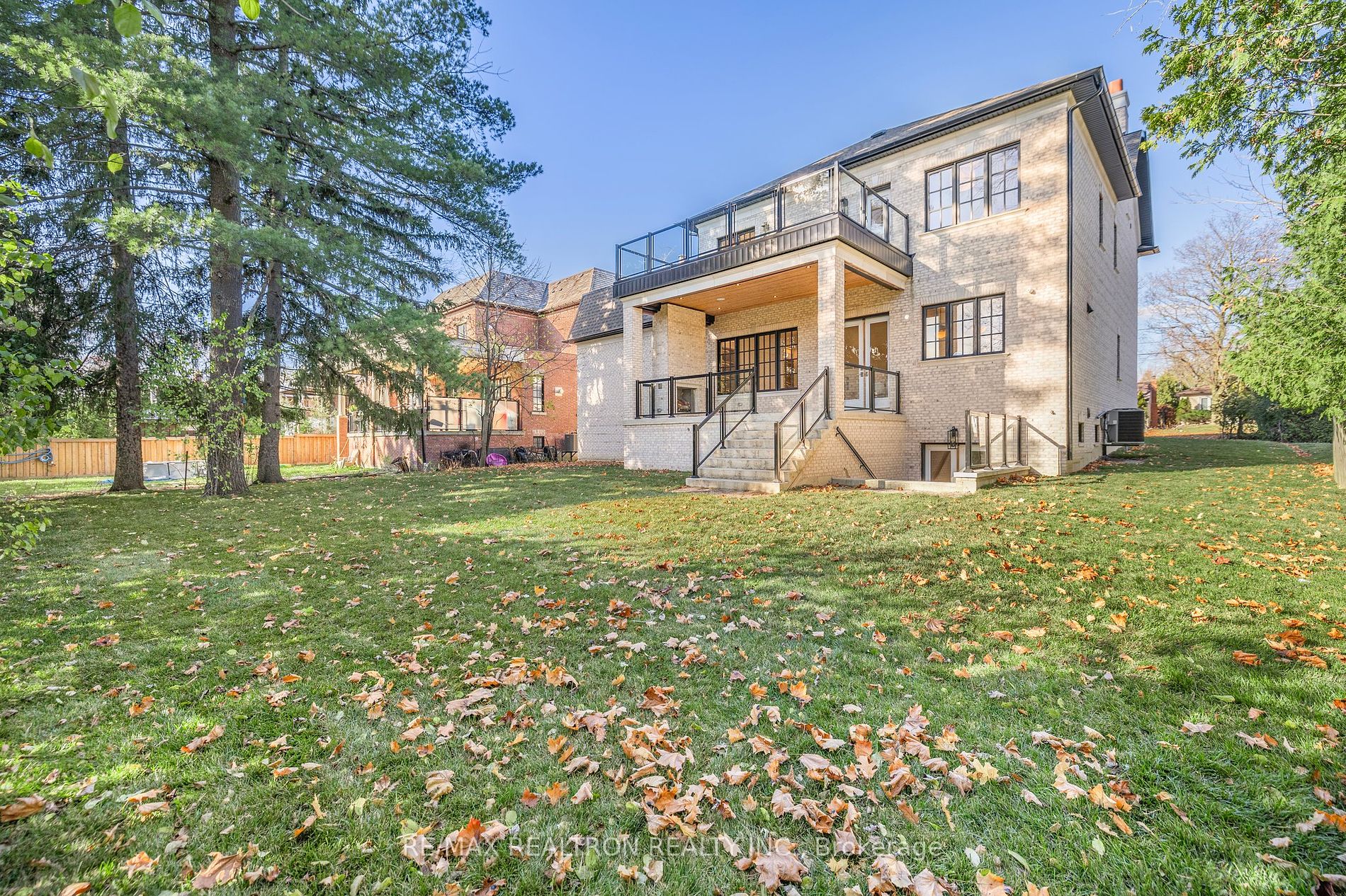 184 Richmond St