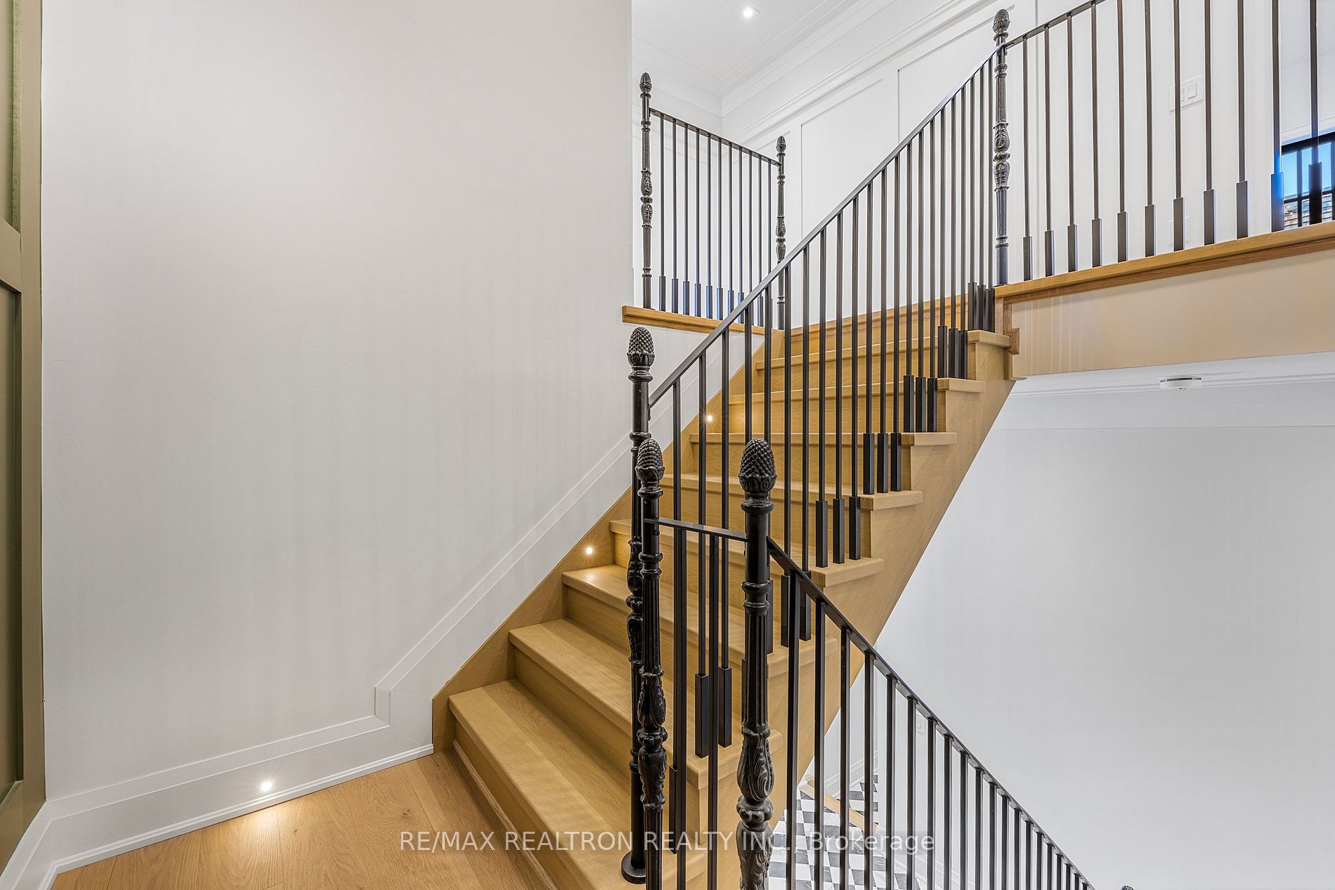 184 Richmond St