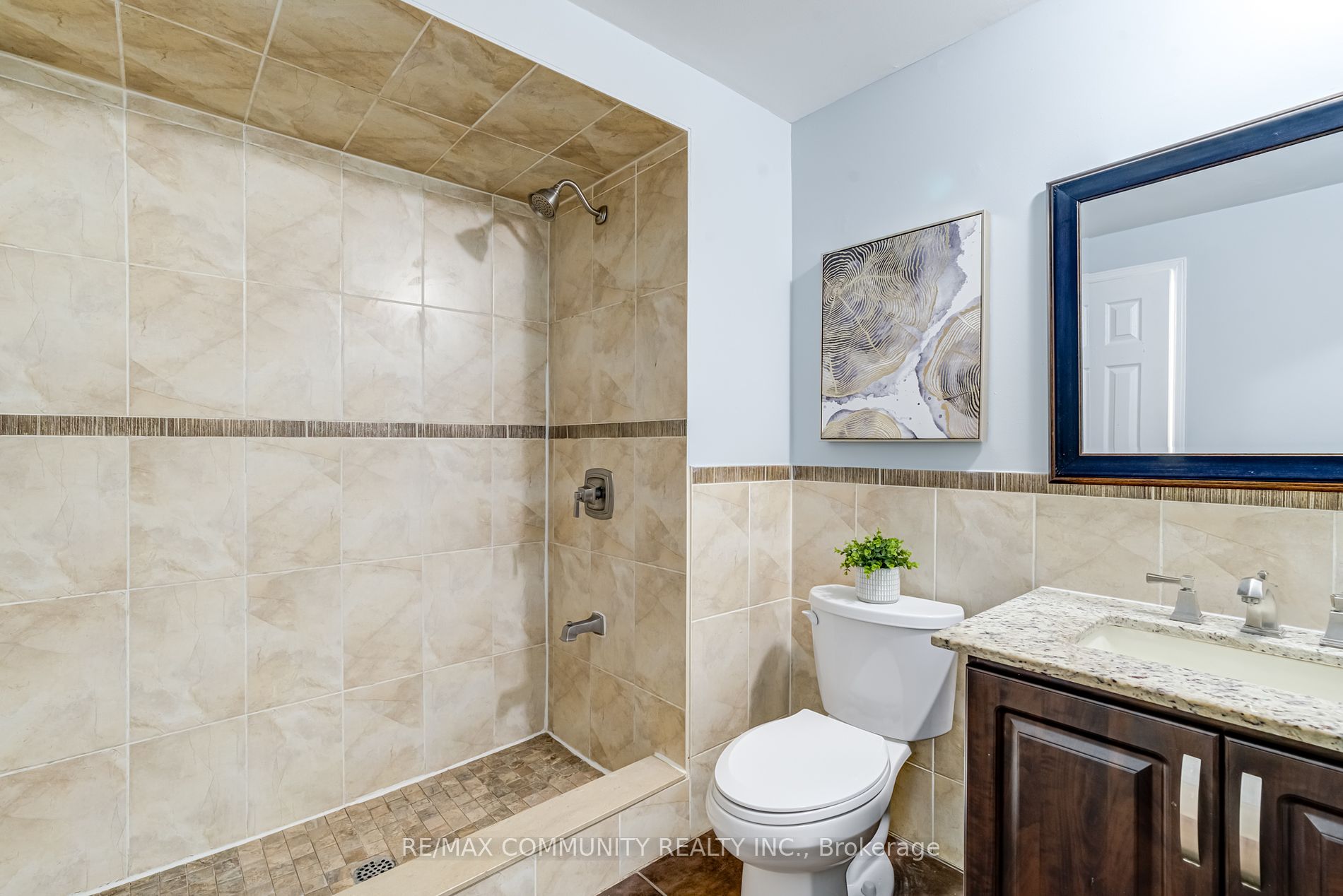 37 Irenemount Cres
