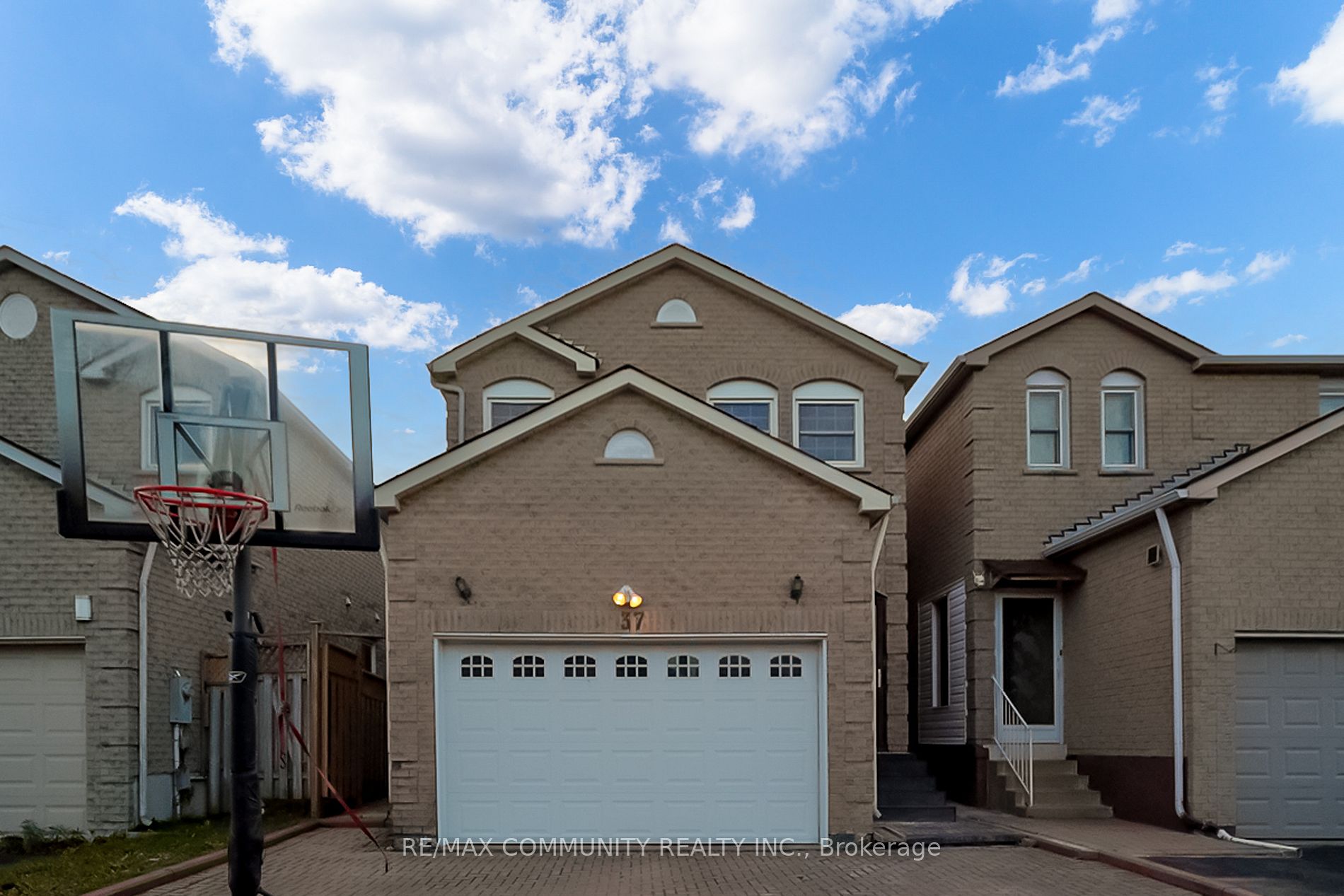 37 Irenemount Cres