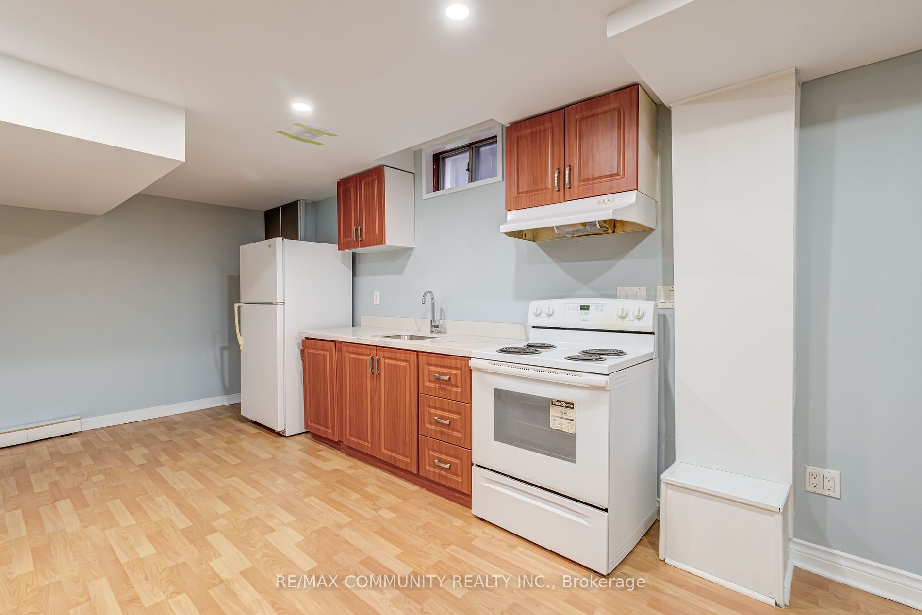 37 Irenemount Cres
