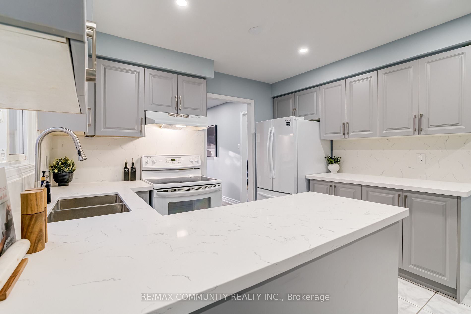 37 Irenemount Cres