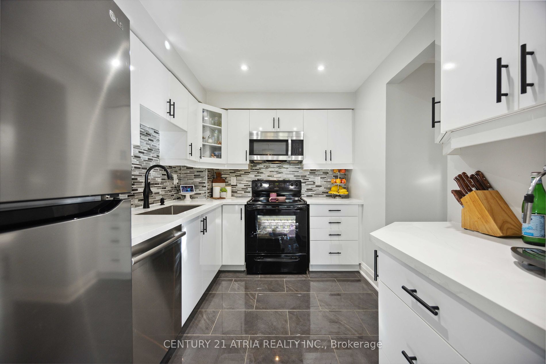 88 Rainbow Dr, #4