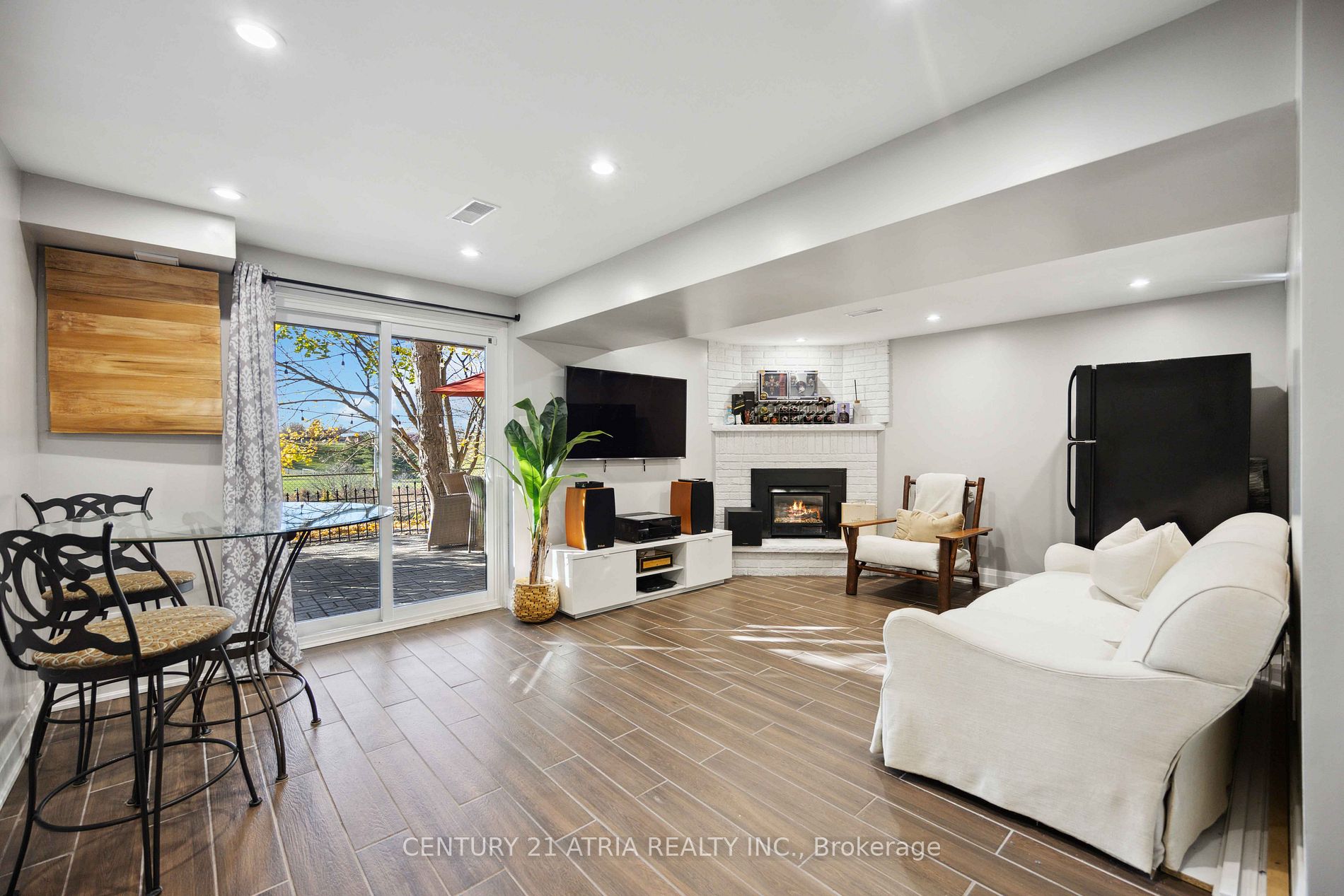 88 Rainbow Dr, #4