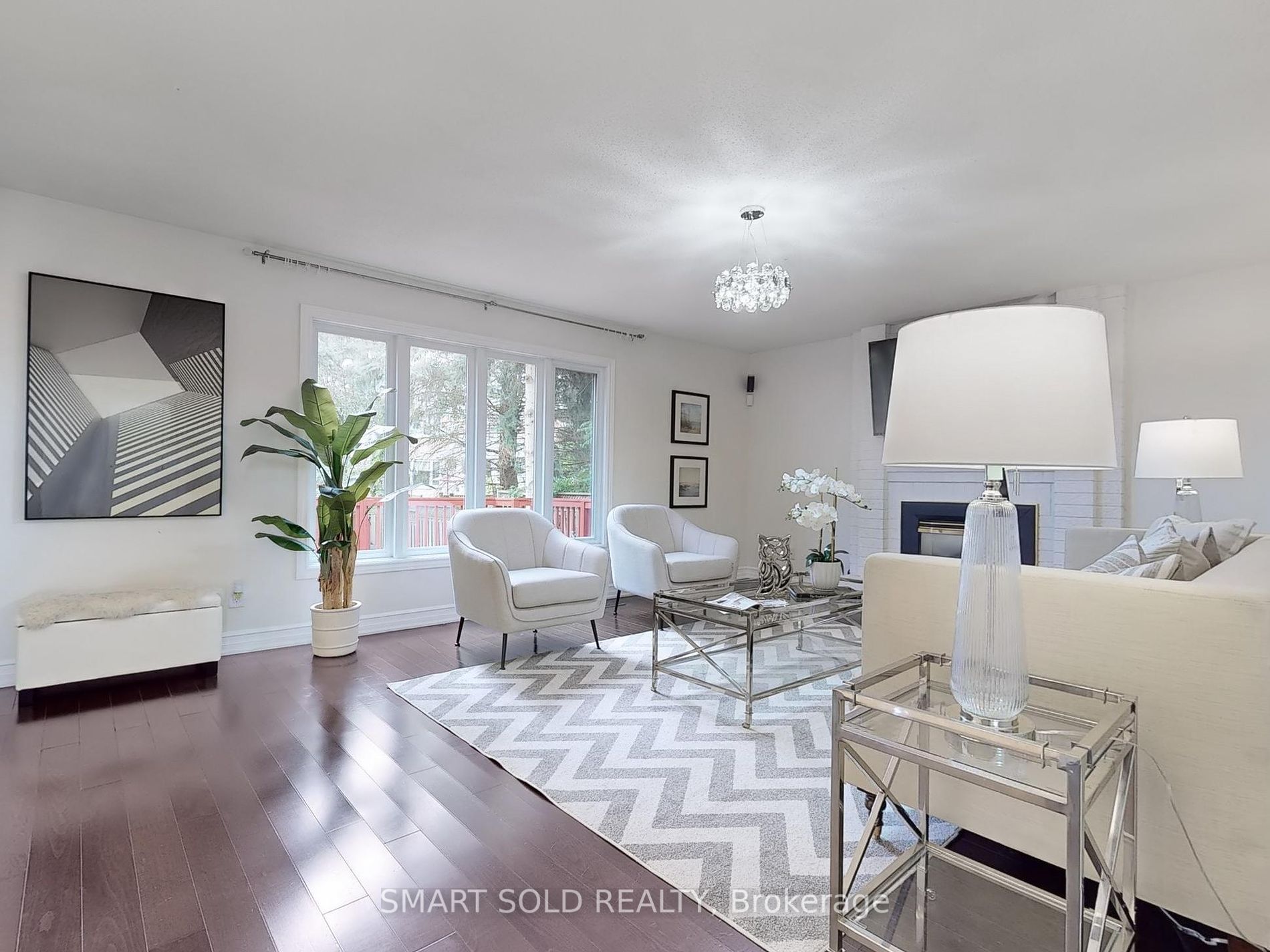 805 Lockwood Circ