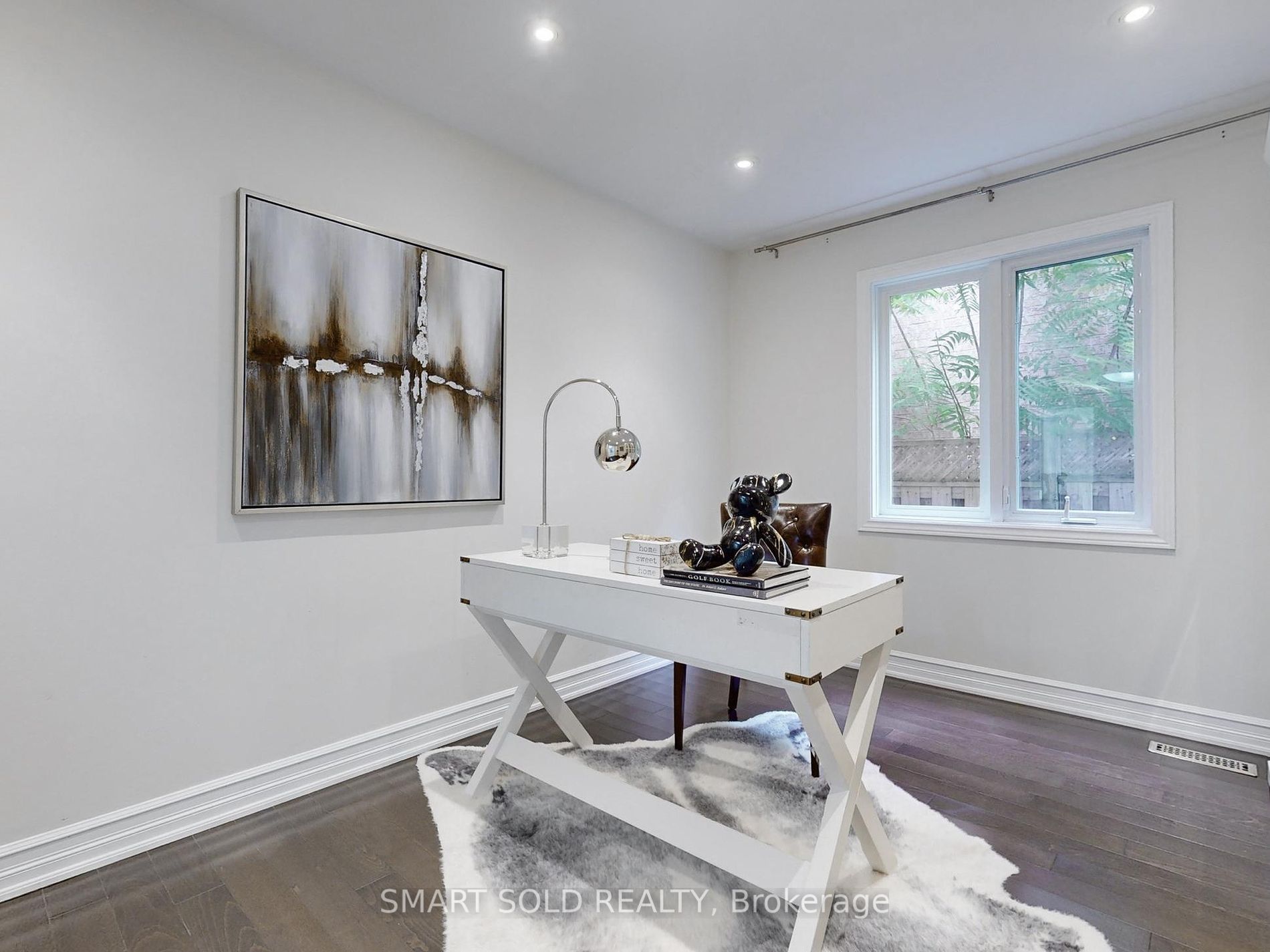 805 Lockwood Circ