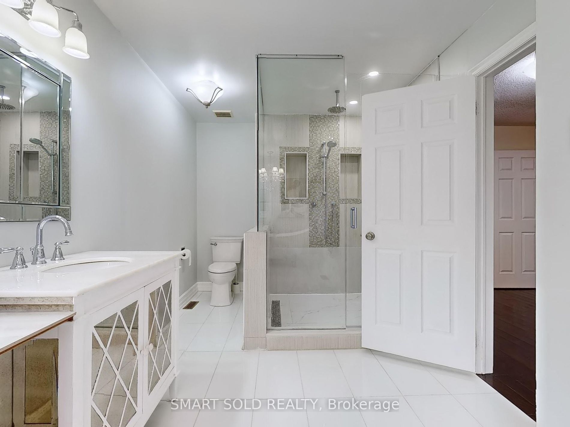 805 Lockwood Circ