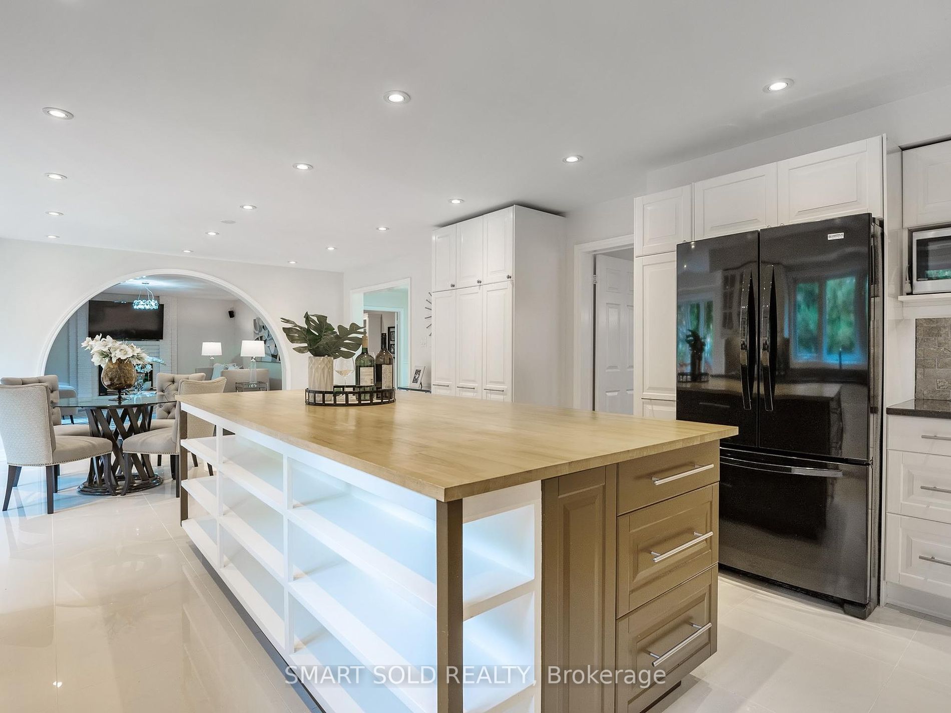 805 Lockwood Circ