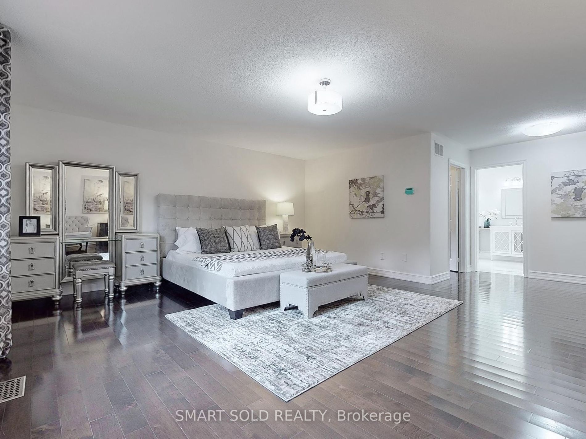 805 Lockwood Circ